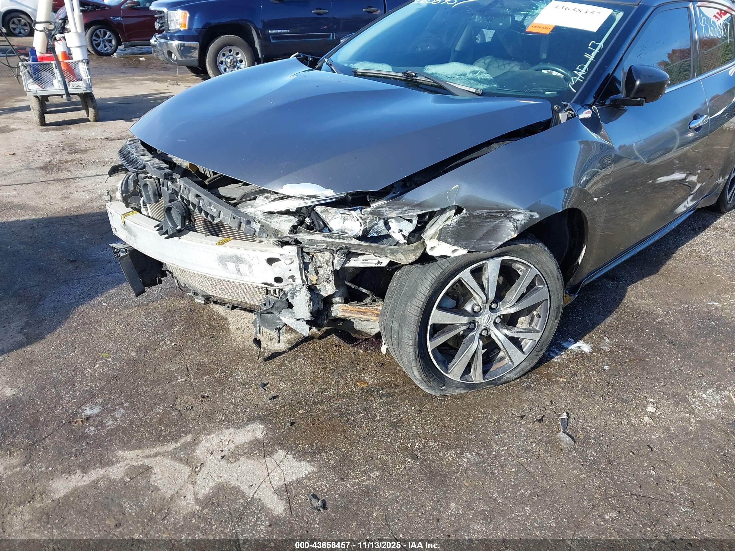 NISSAN MAXIMA image 6