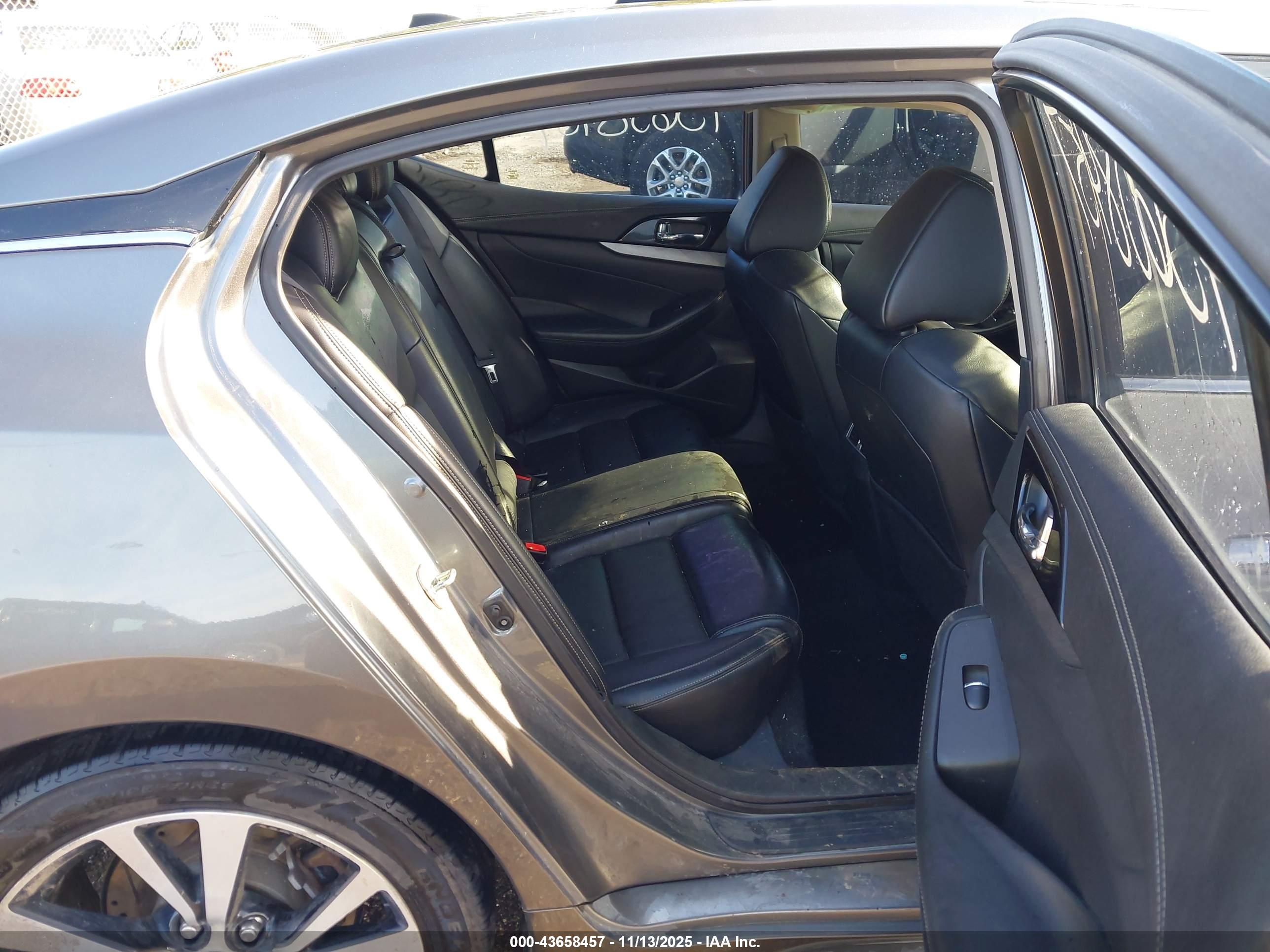 NISSAN MAXIMA image 8