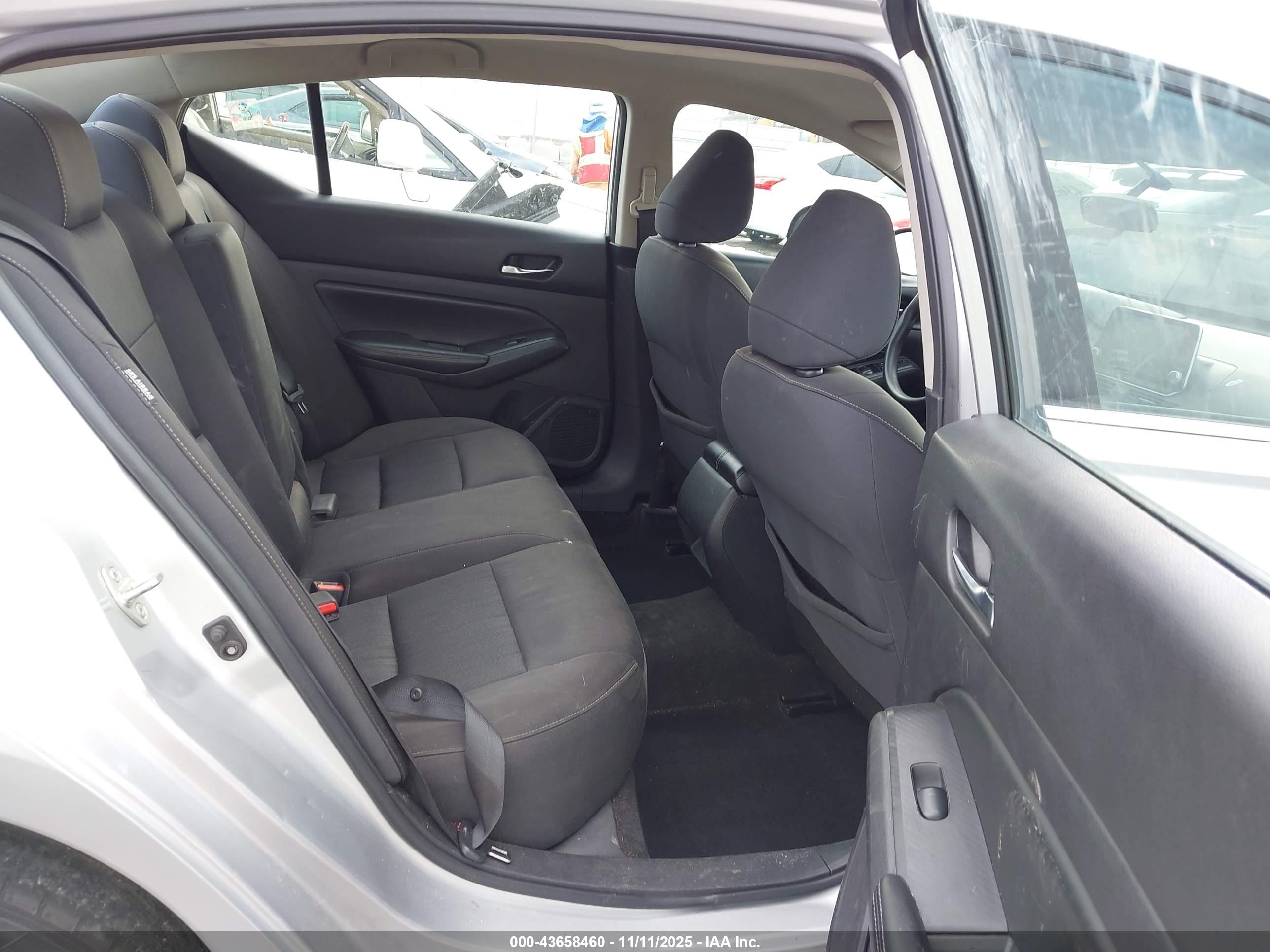 NISSAN ALTIMA image 8