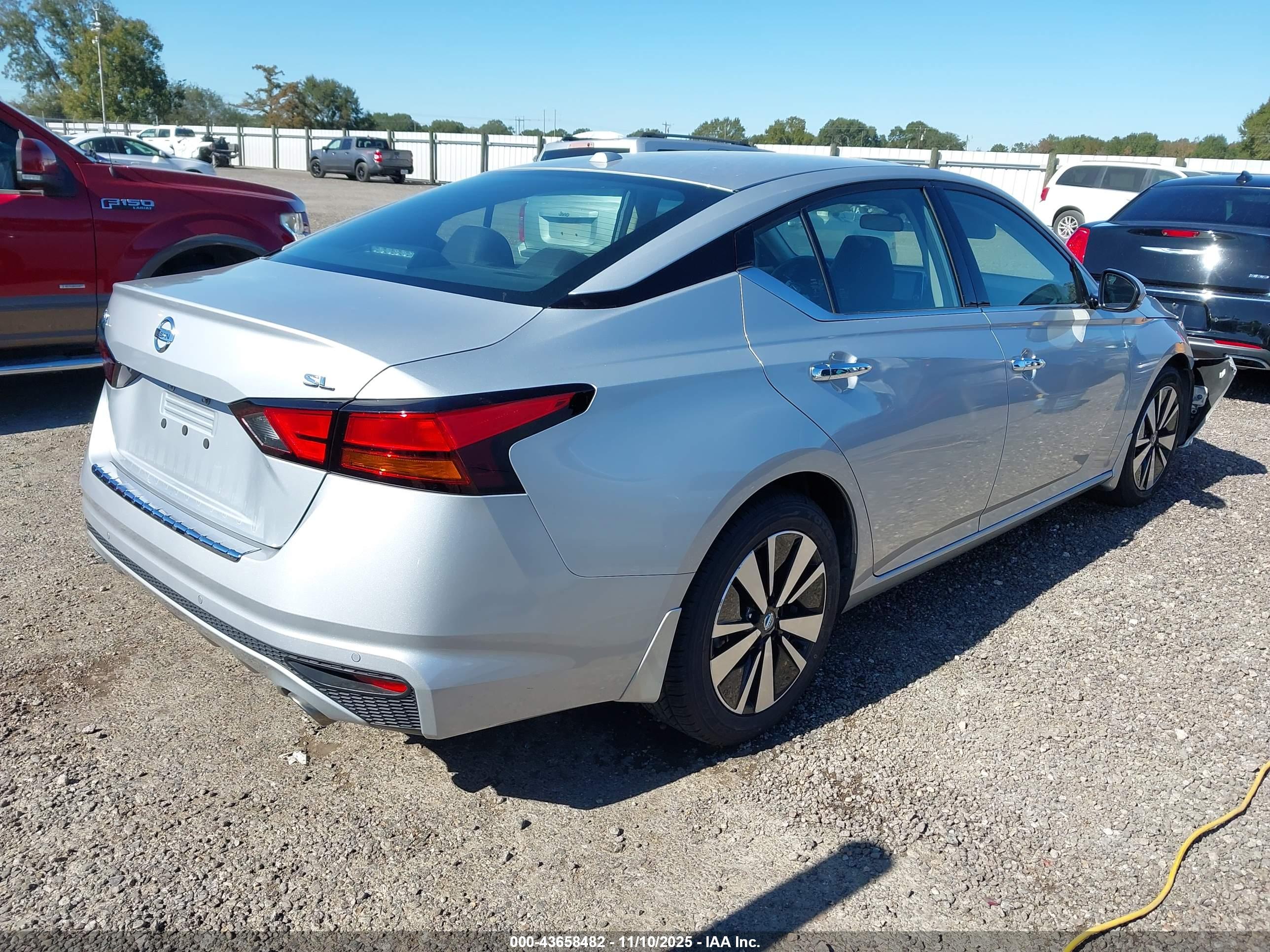 NISSAN ALTIMA image 4
