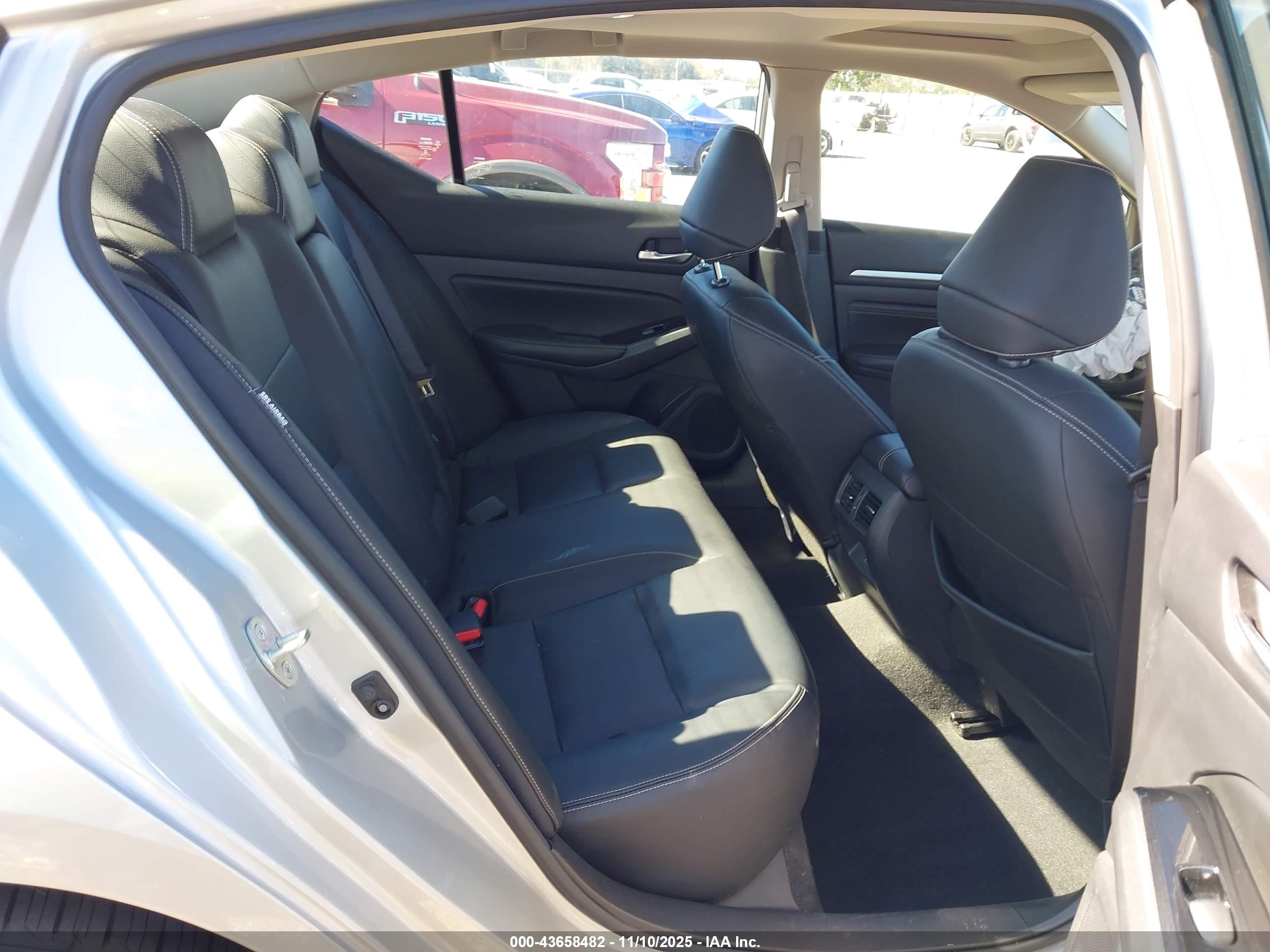 NISSAN ALTIMA image 8