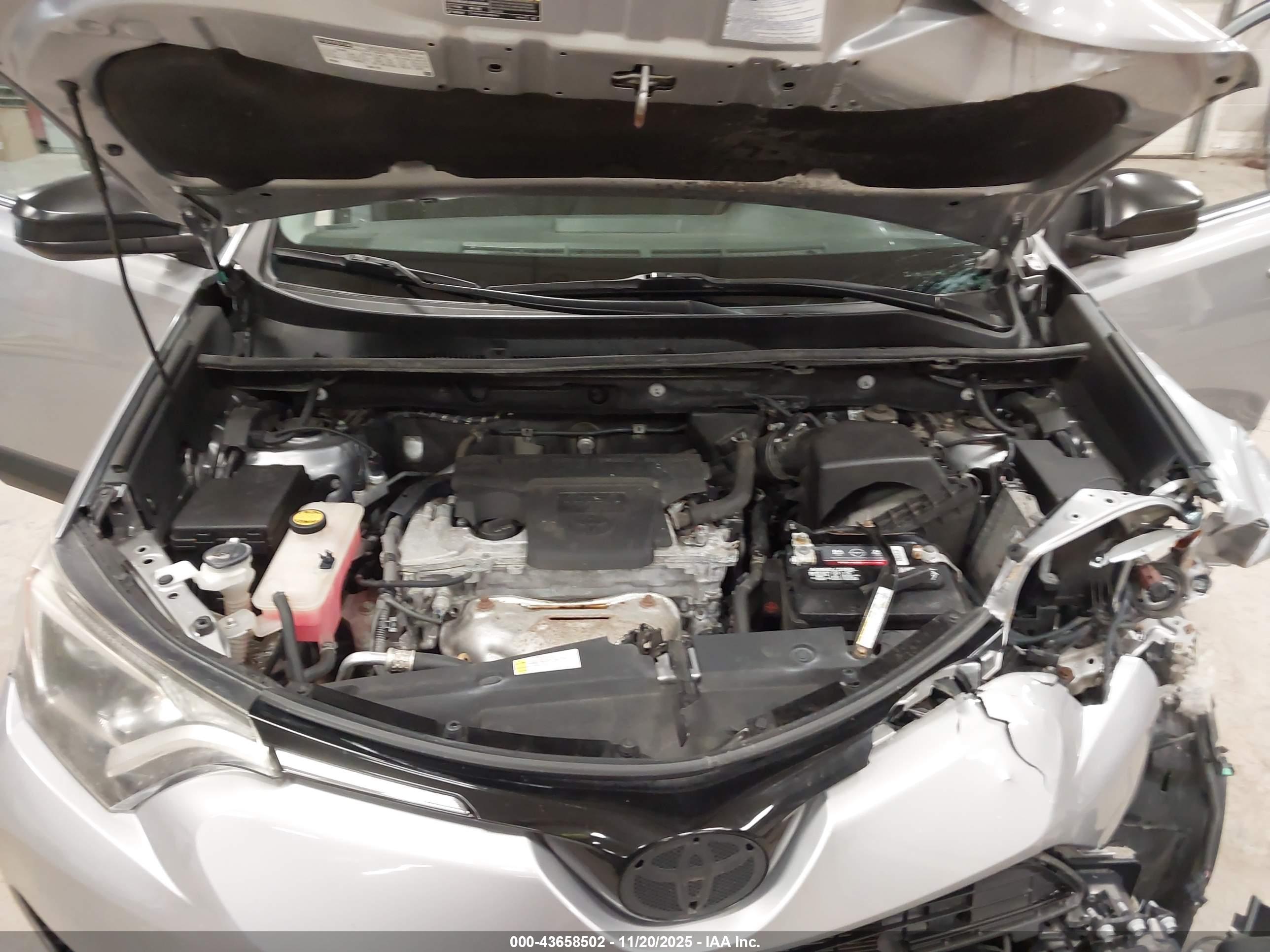 TOYOTA RAV4 image 10