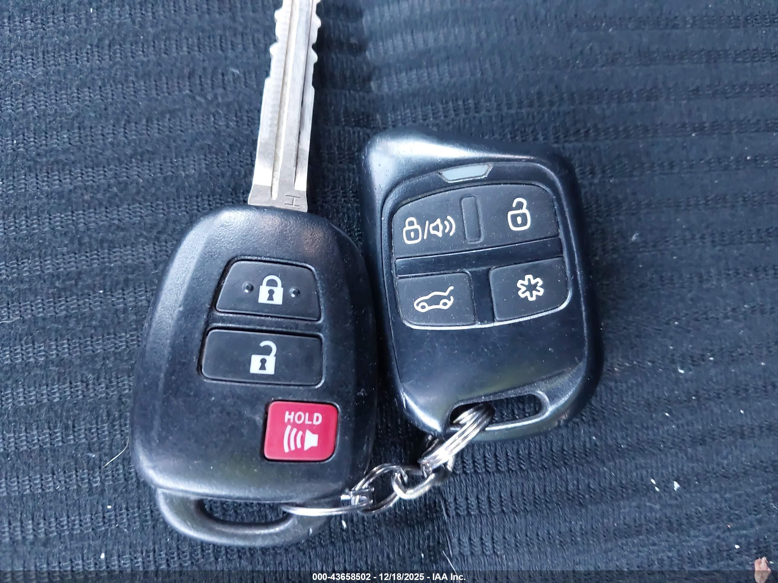 TOYOTA RAV4 image 11