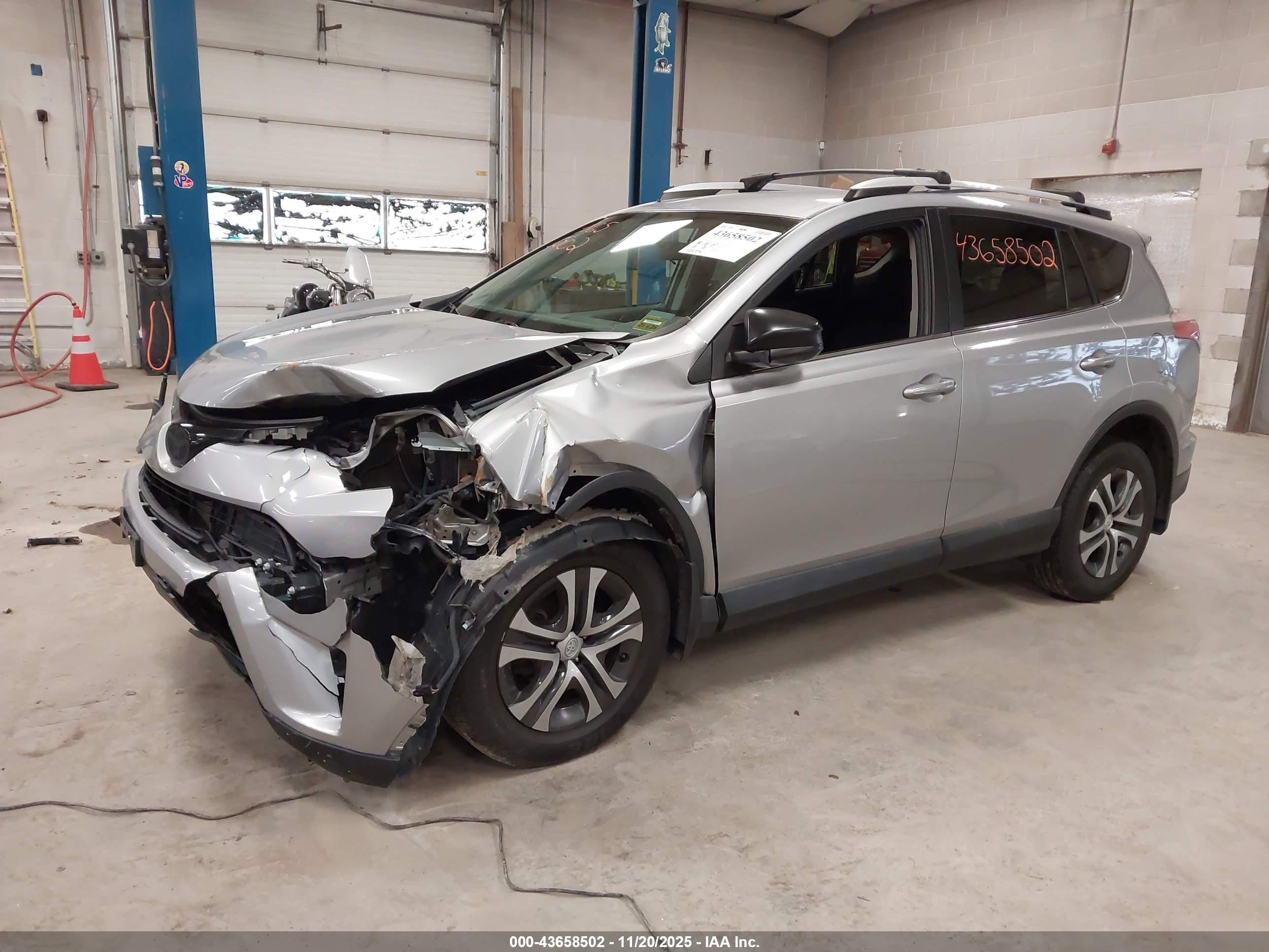 TOYOTA RAV4 image 2