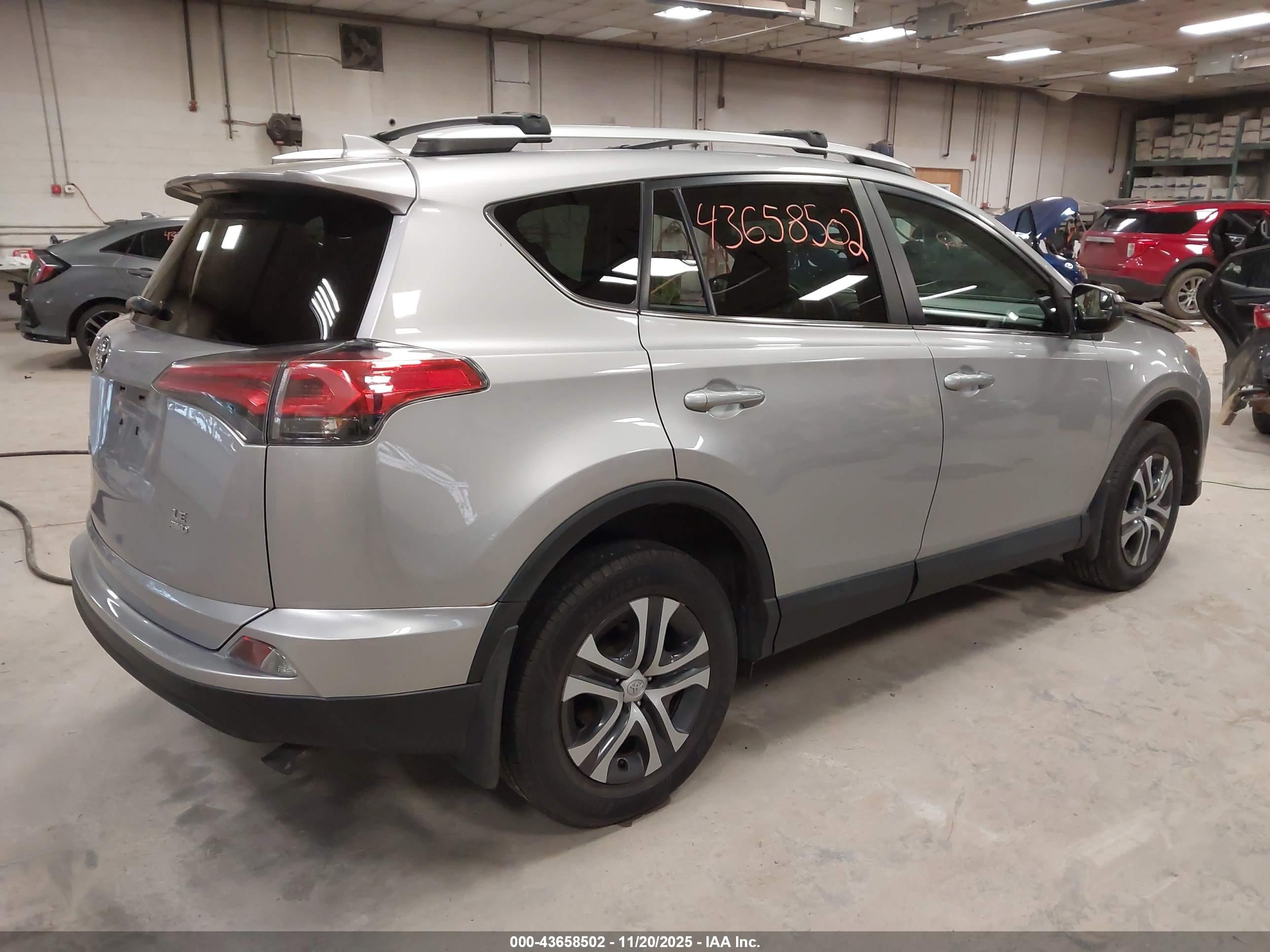 TOYOTA RAV4 image 4
