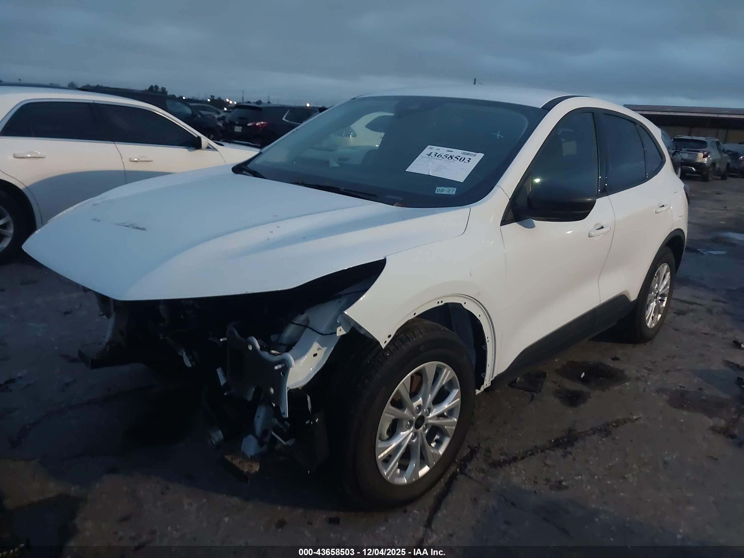 FORD ESCAPE image 2