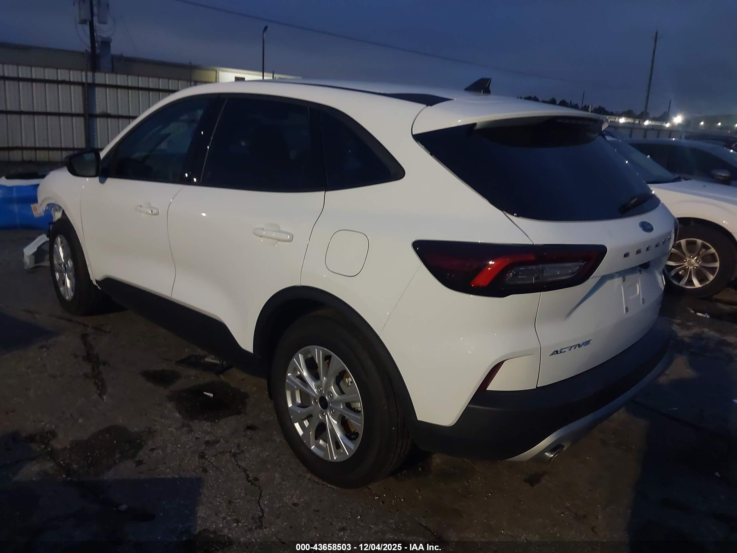 FORD ESCAPE image 3