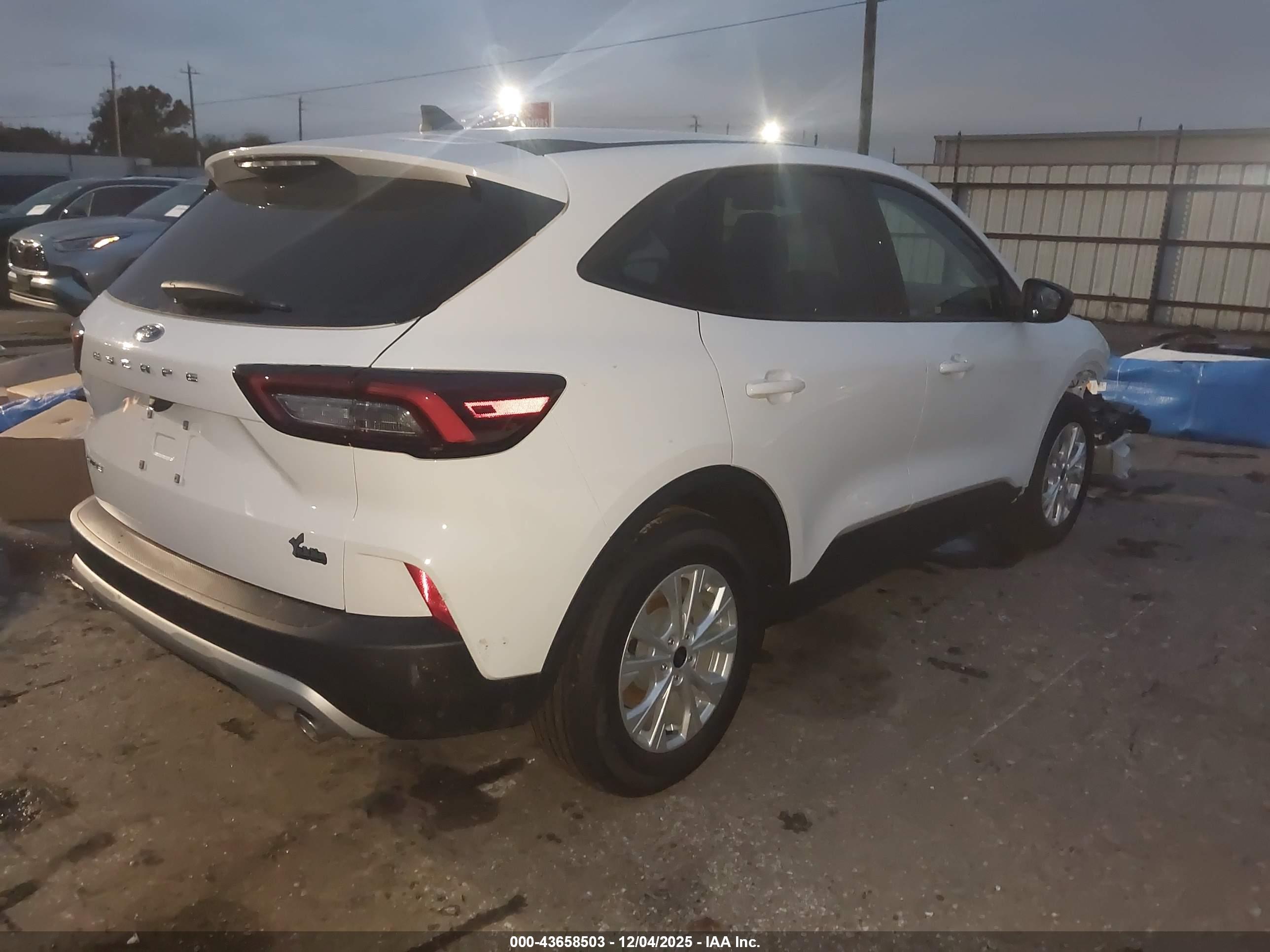 FORD ESCAPE image 4