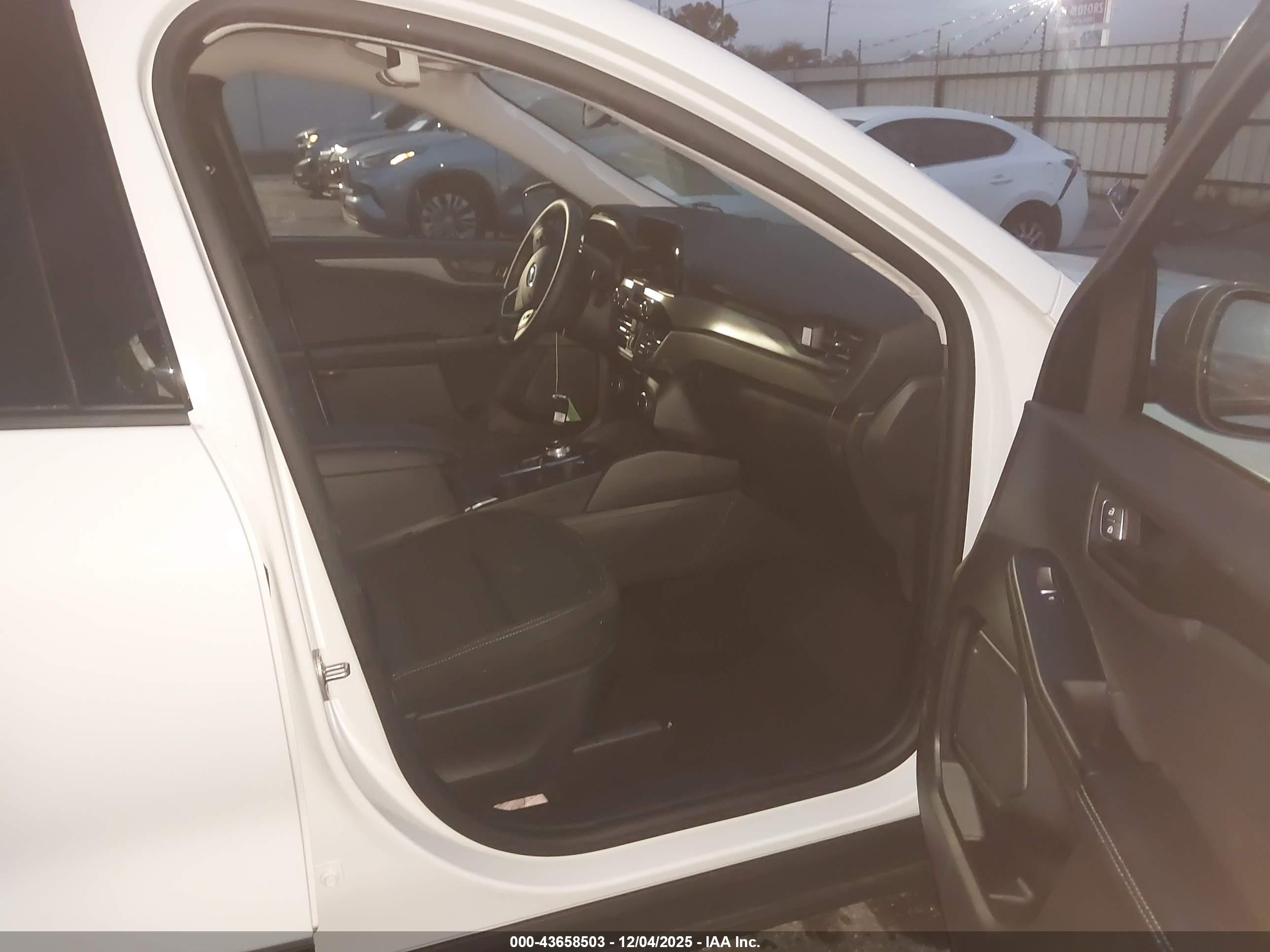 FORD ESCAPE image 5