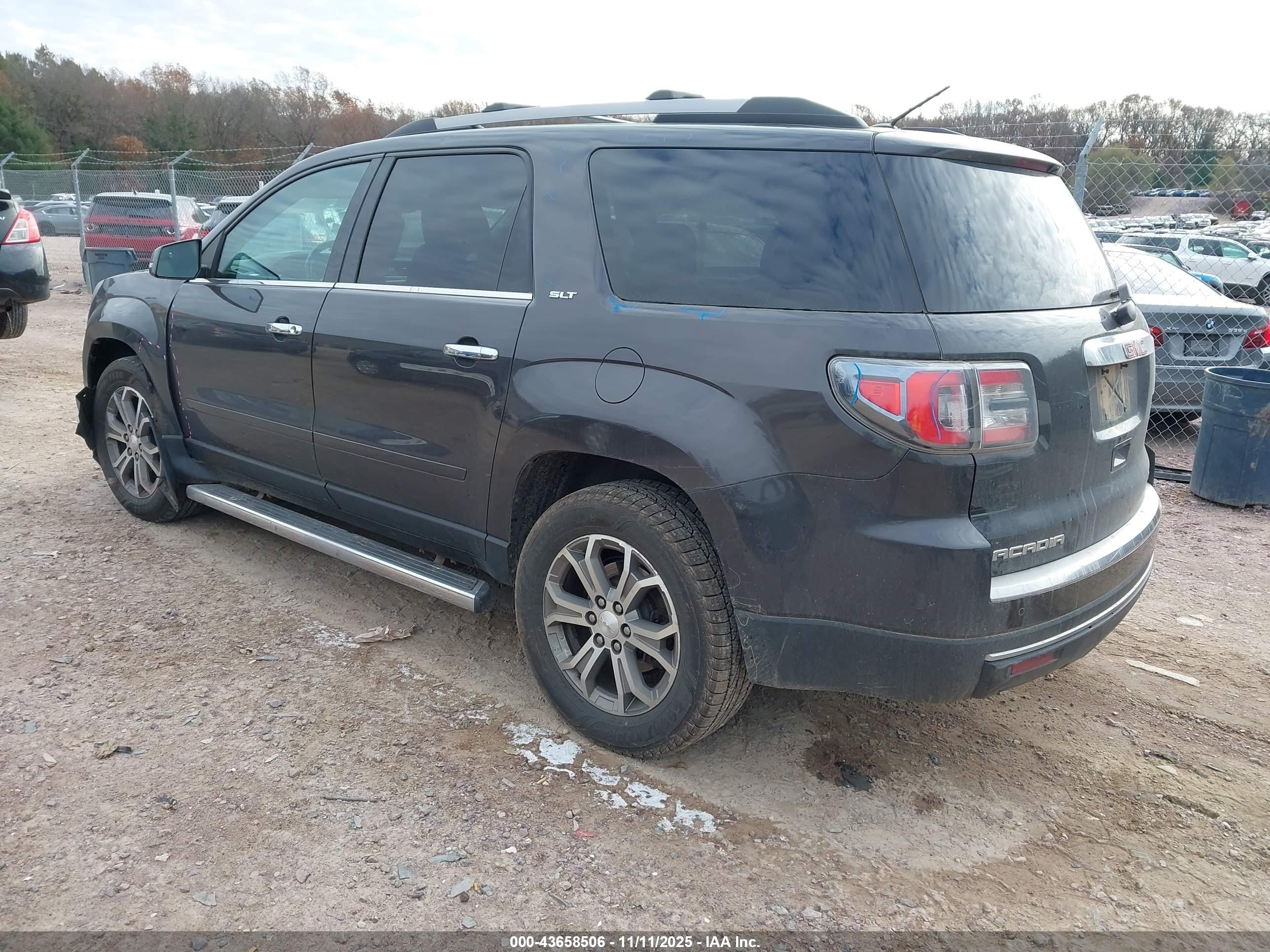 GMC ACADIA image 3