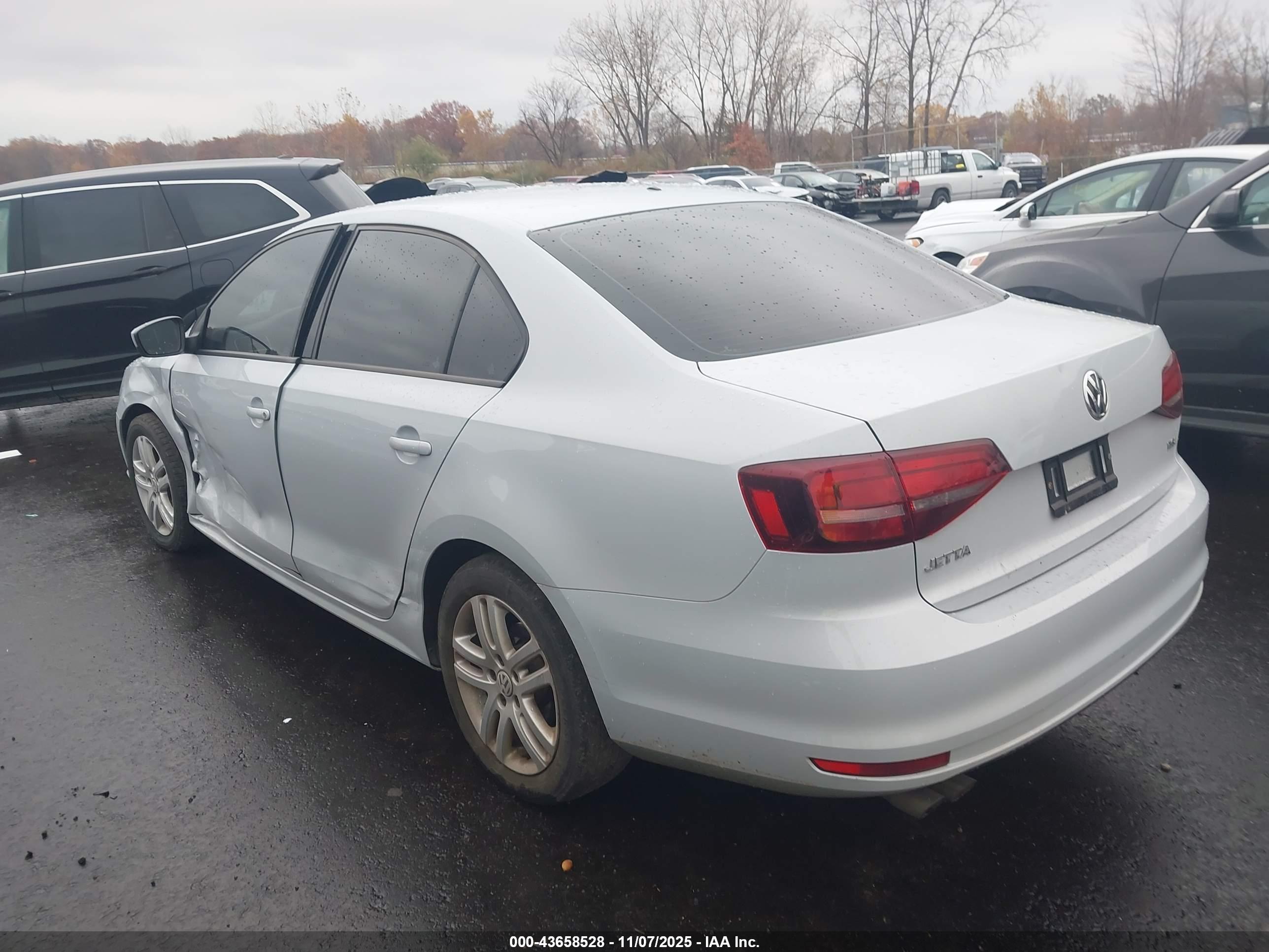 VOLKSWAGEN JETTA image 3