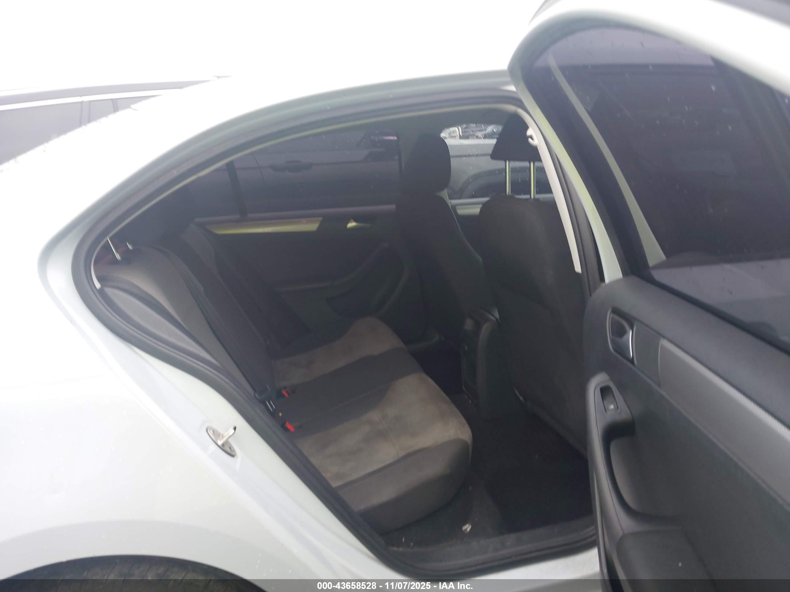 VOLKSWAGEN JETTA image 8