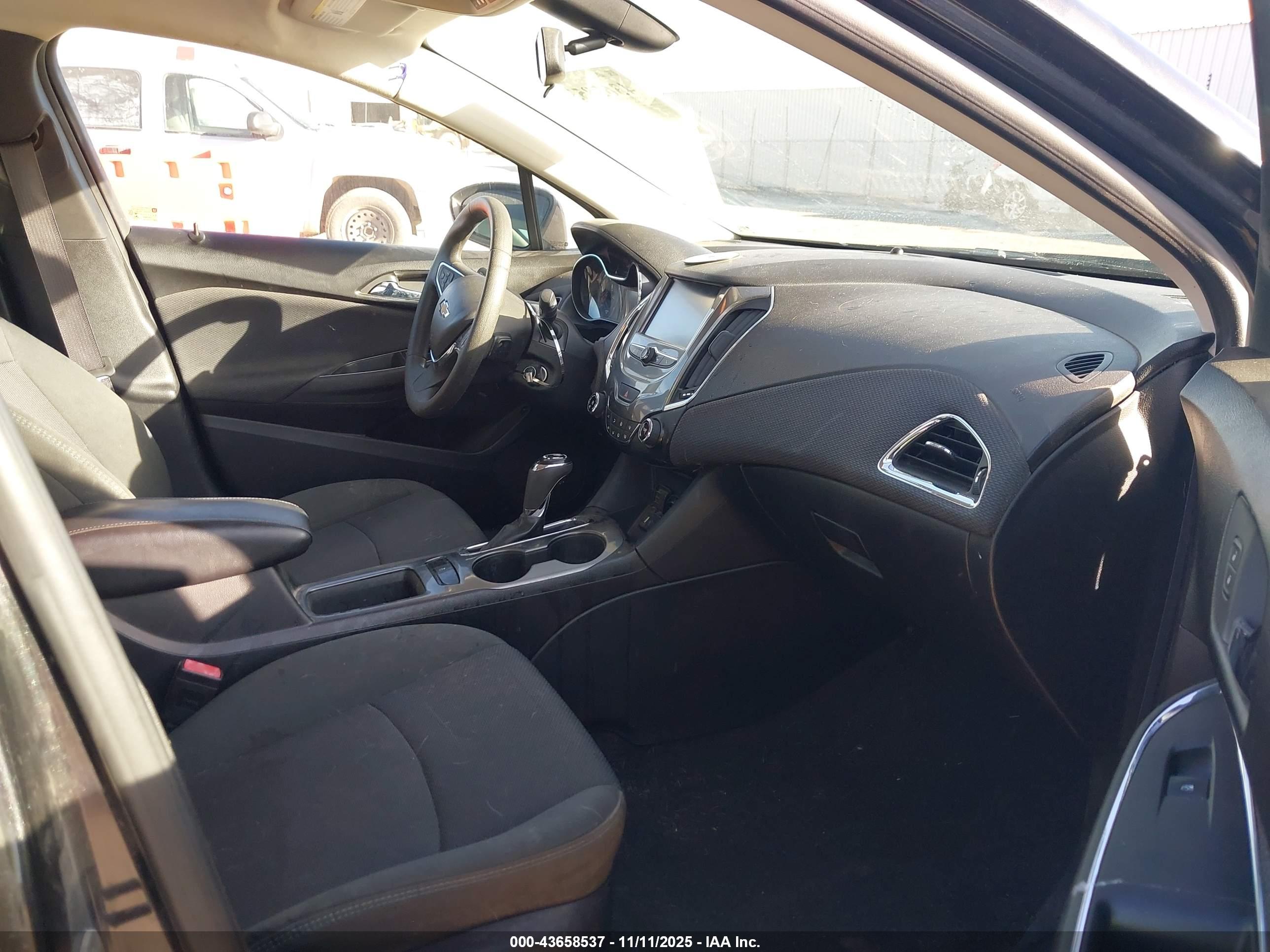CHEVROLET CRUZE image 5