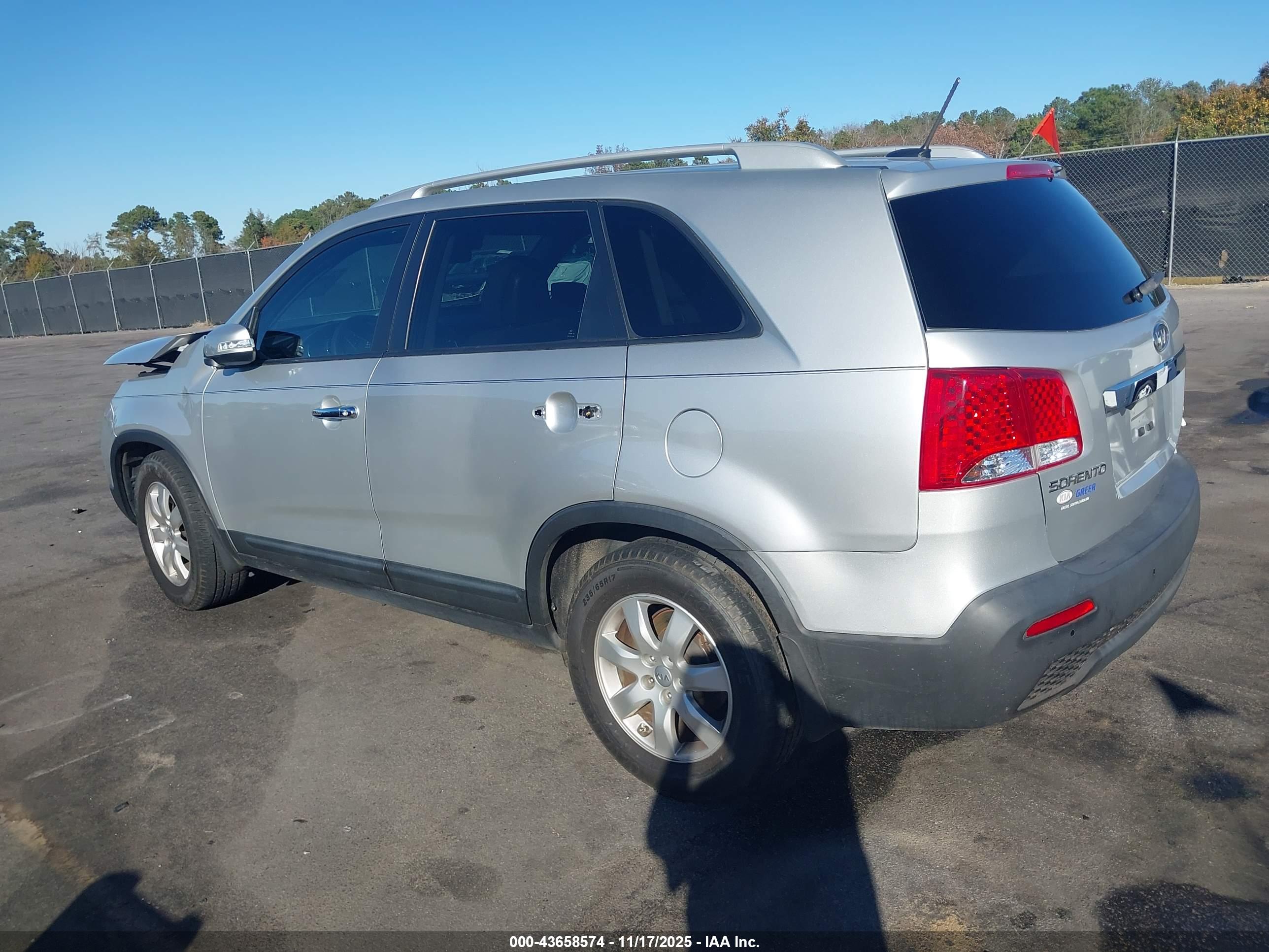 KIA SORENTO image 3