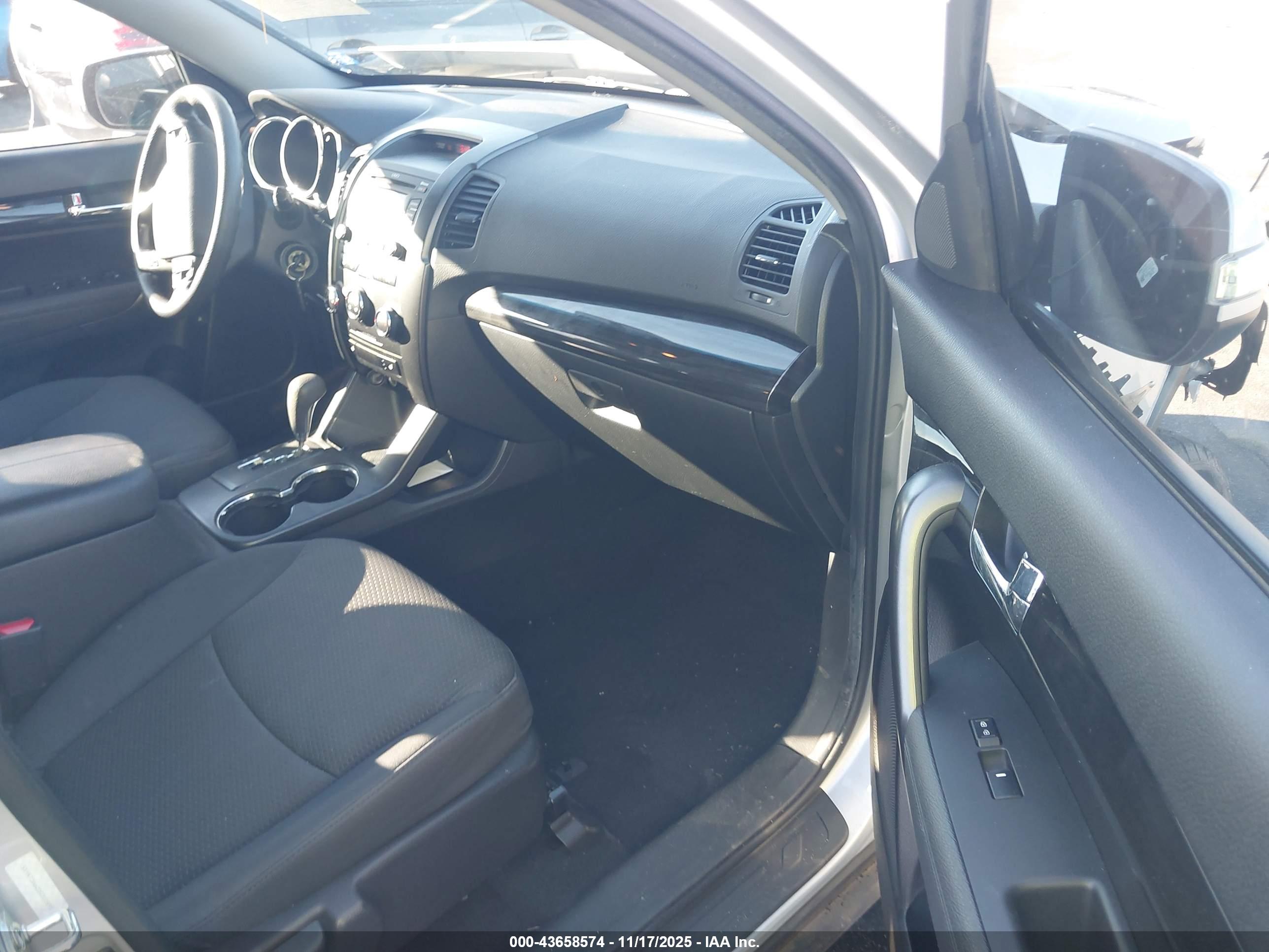 KIA SORENTO image 5