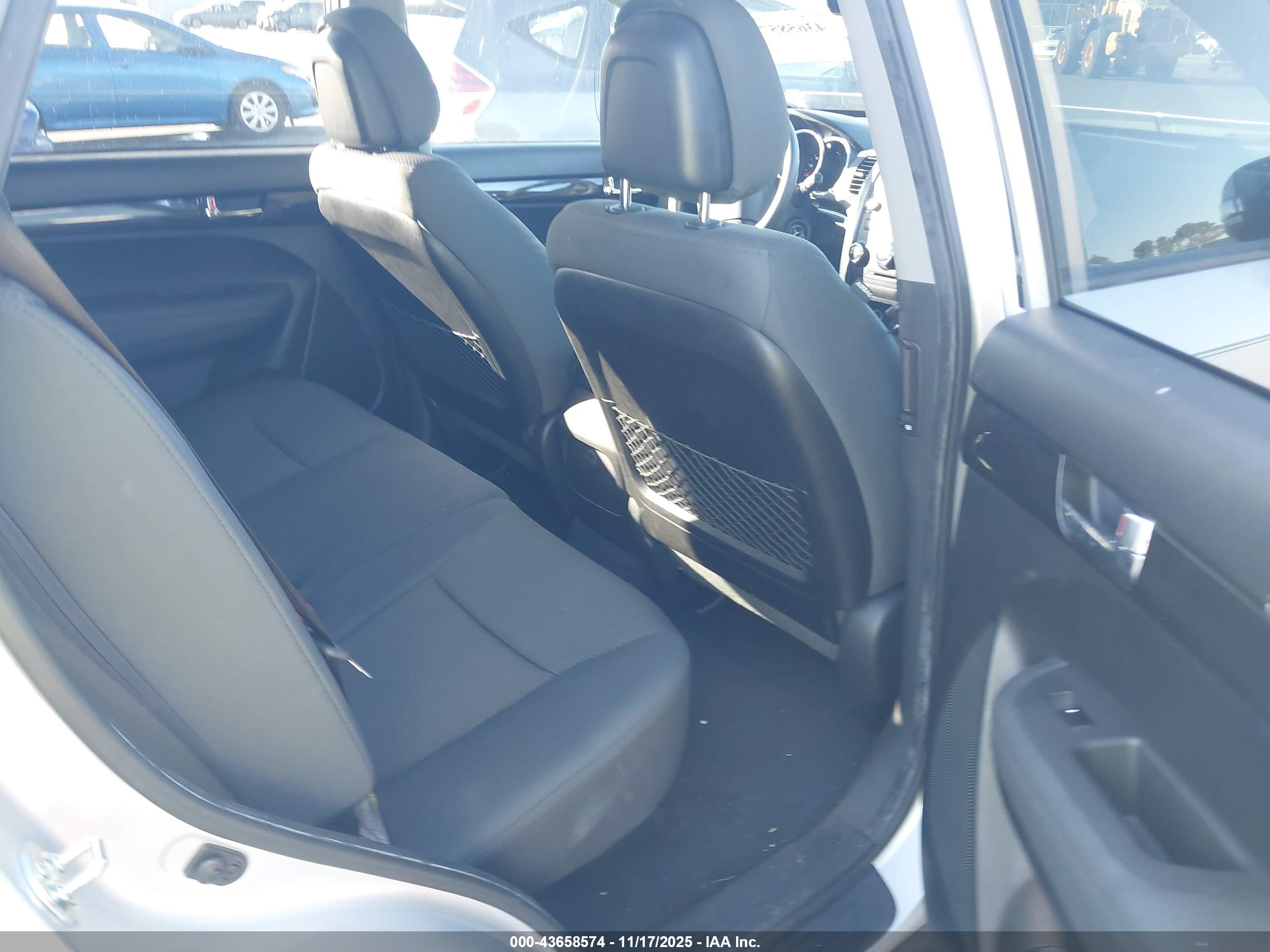 KIA SORENTO image 8