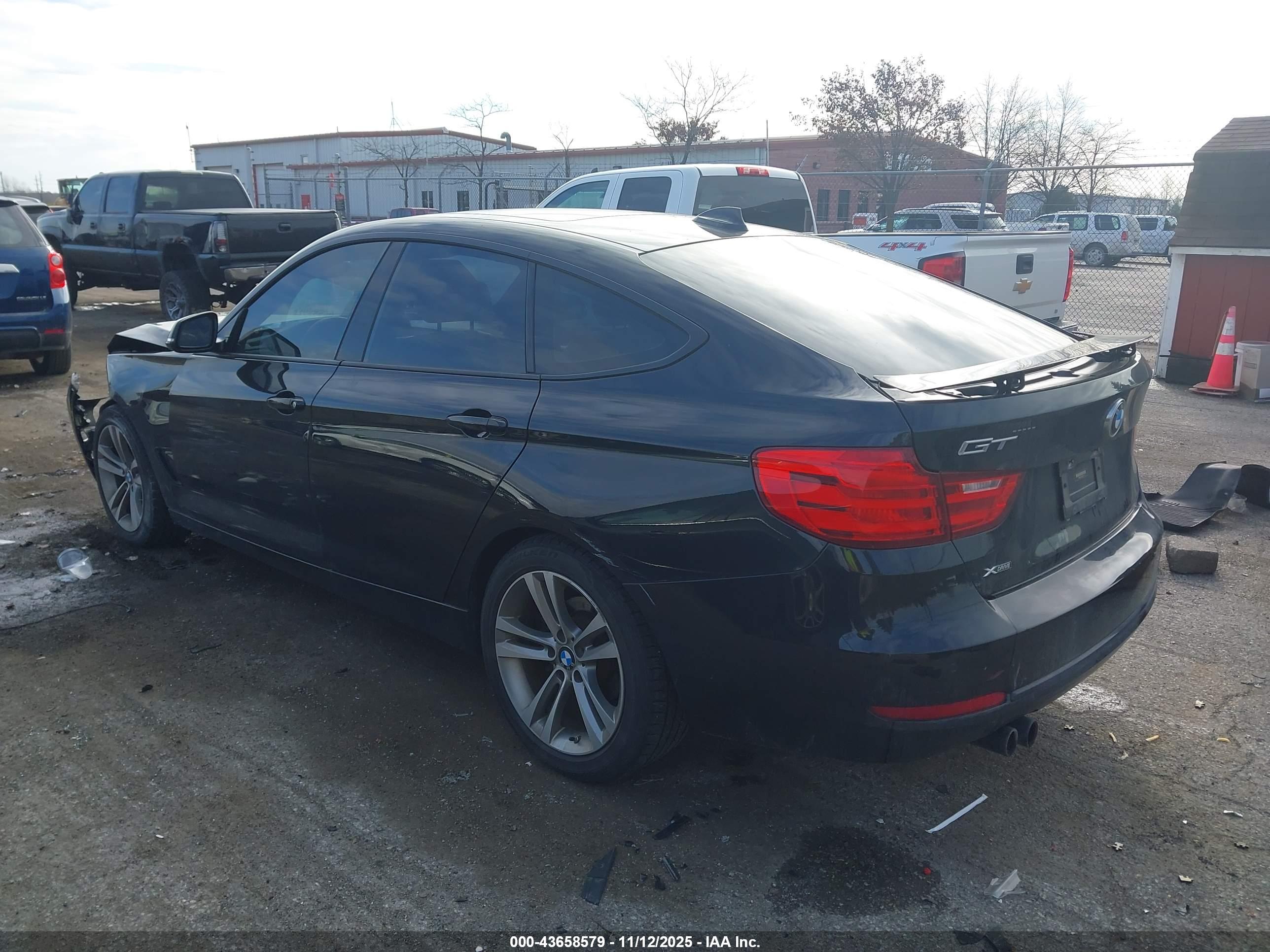 BMW 328I image 3
