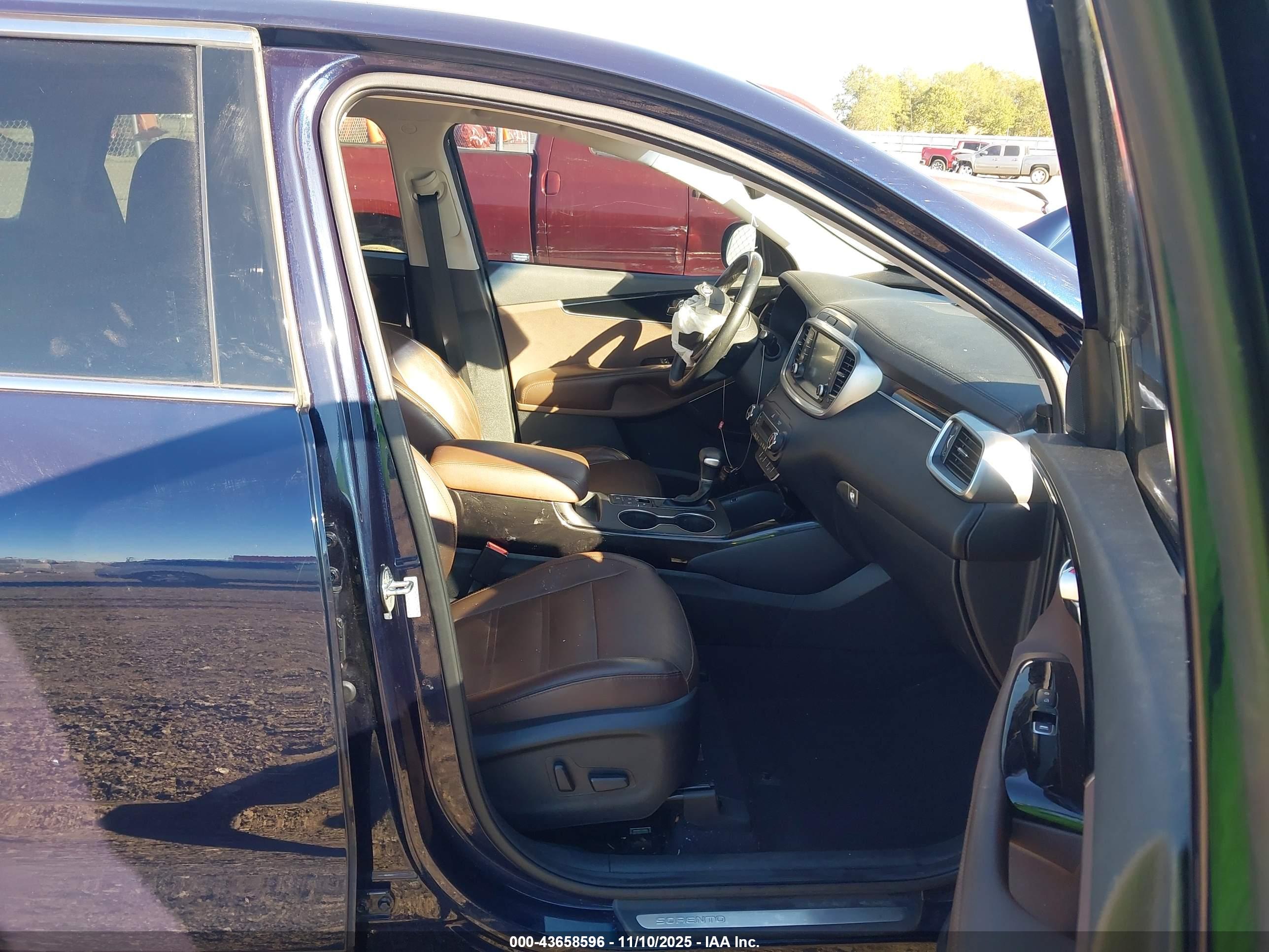 KIA SORENTO image 5