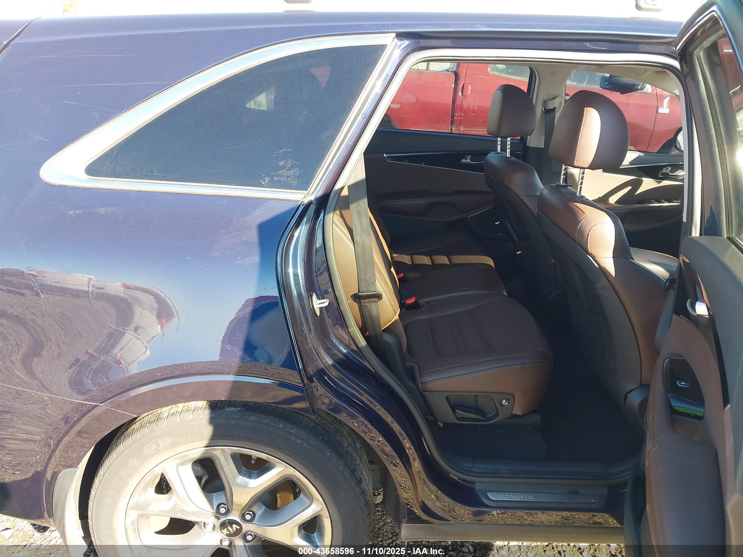 KIA SORENTO image 8