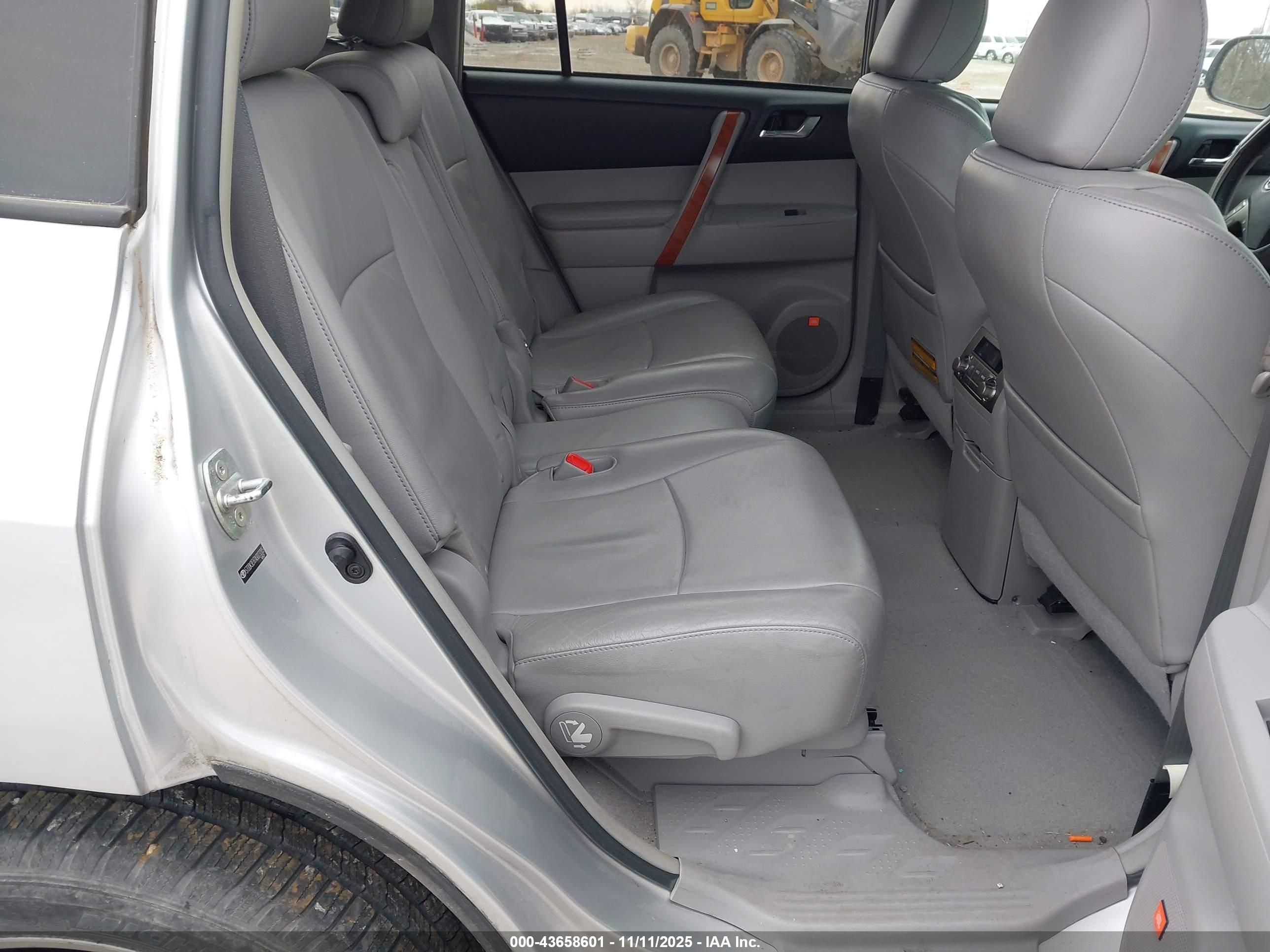 TOYOTA HIGHLANDER image 8