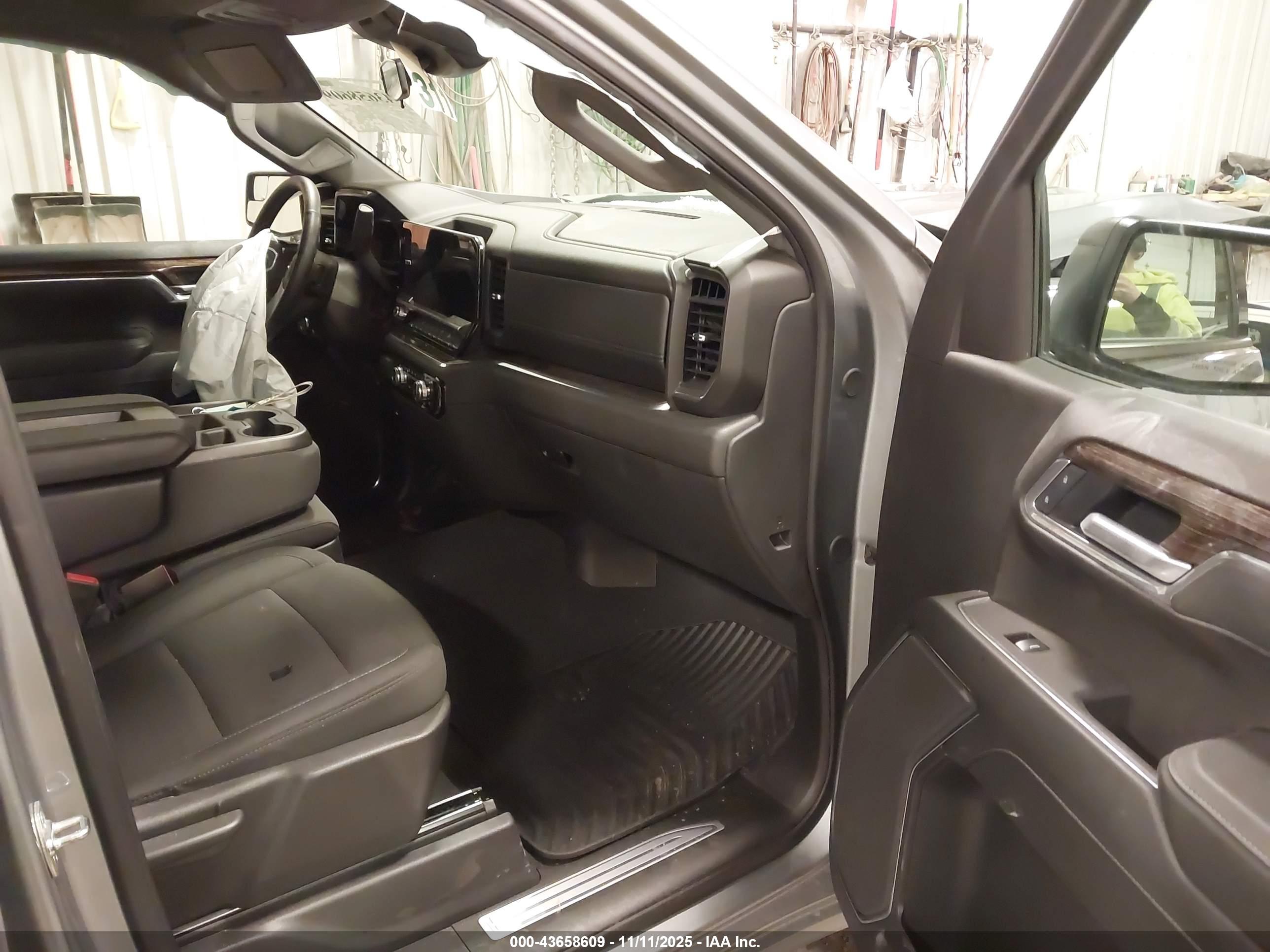 GMC SIERRA image 5