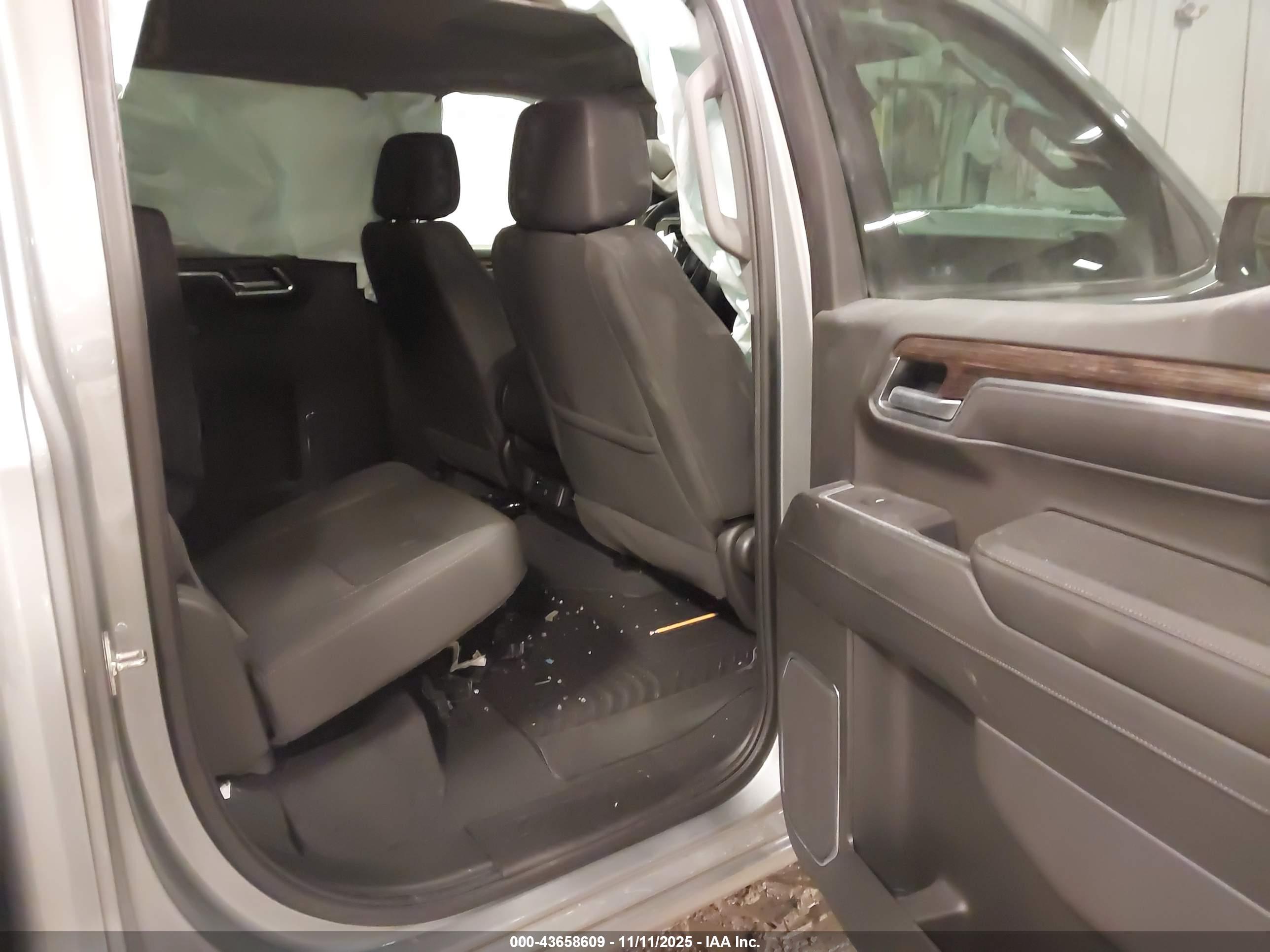 GMC SIERRA image 8