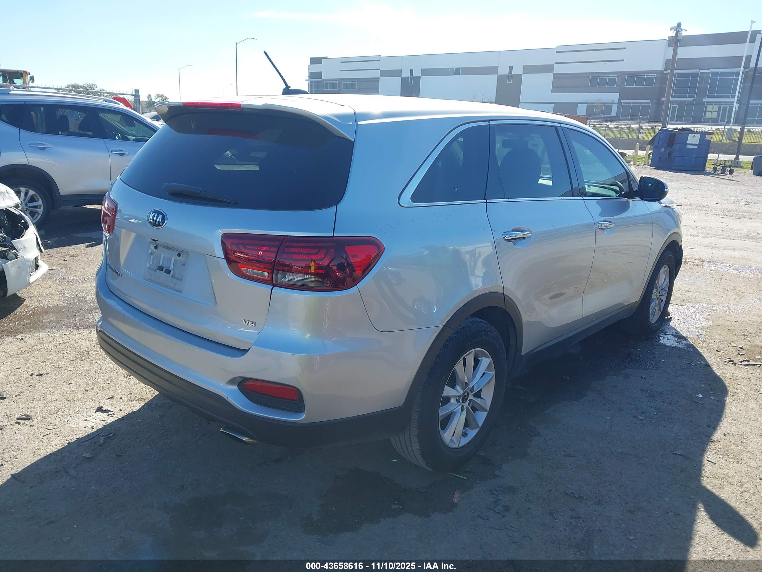 KIA SORENTO image 4