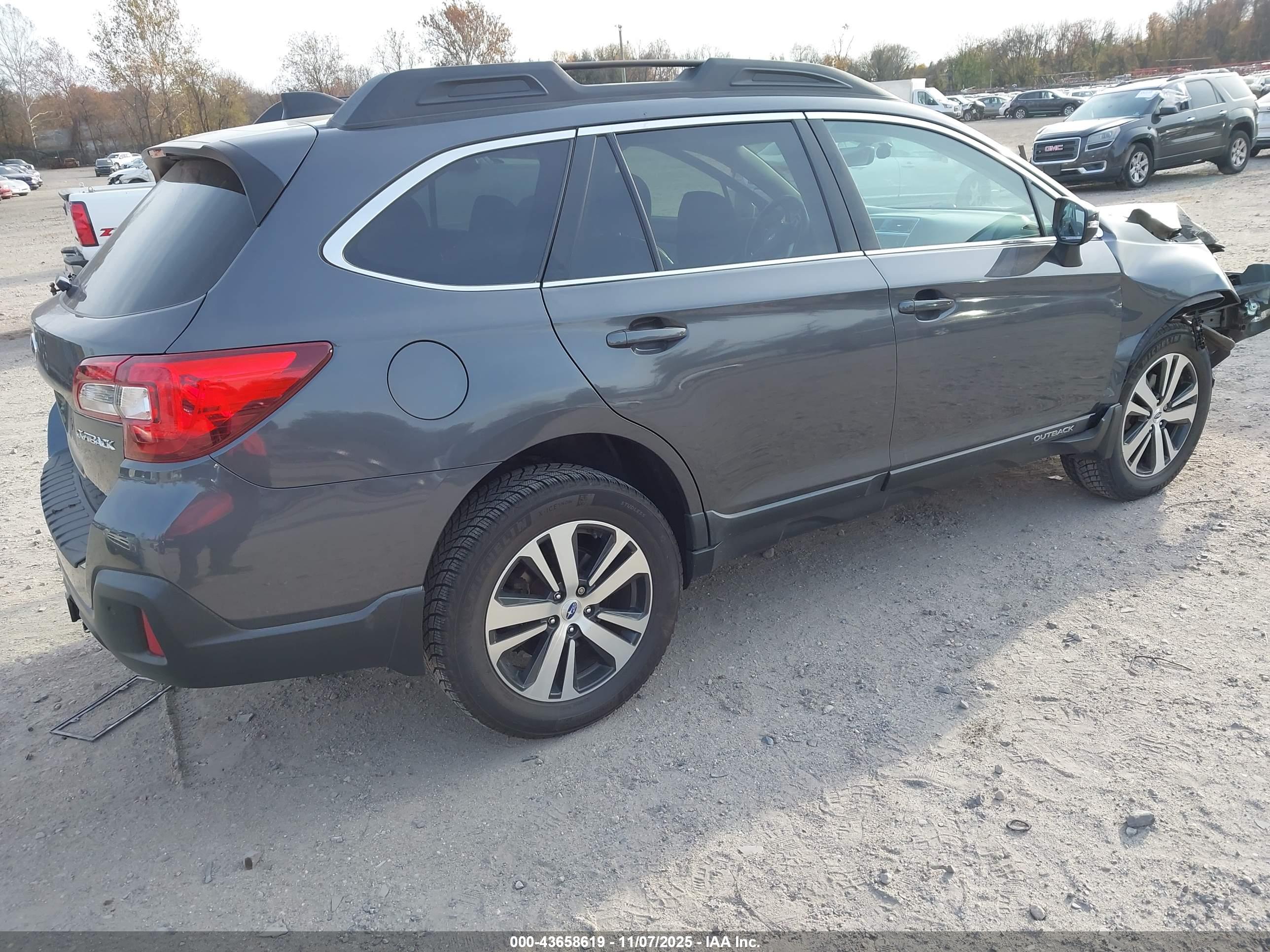 SUBARU OUTBACK image 4