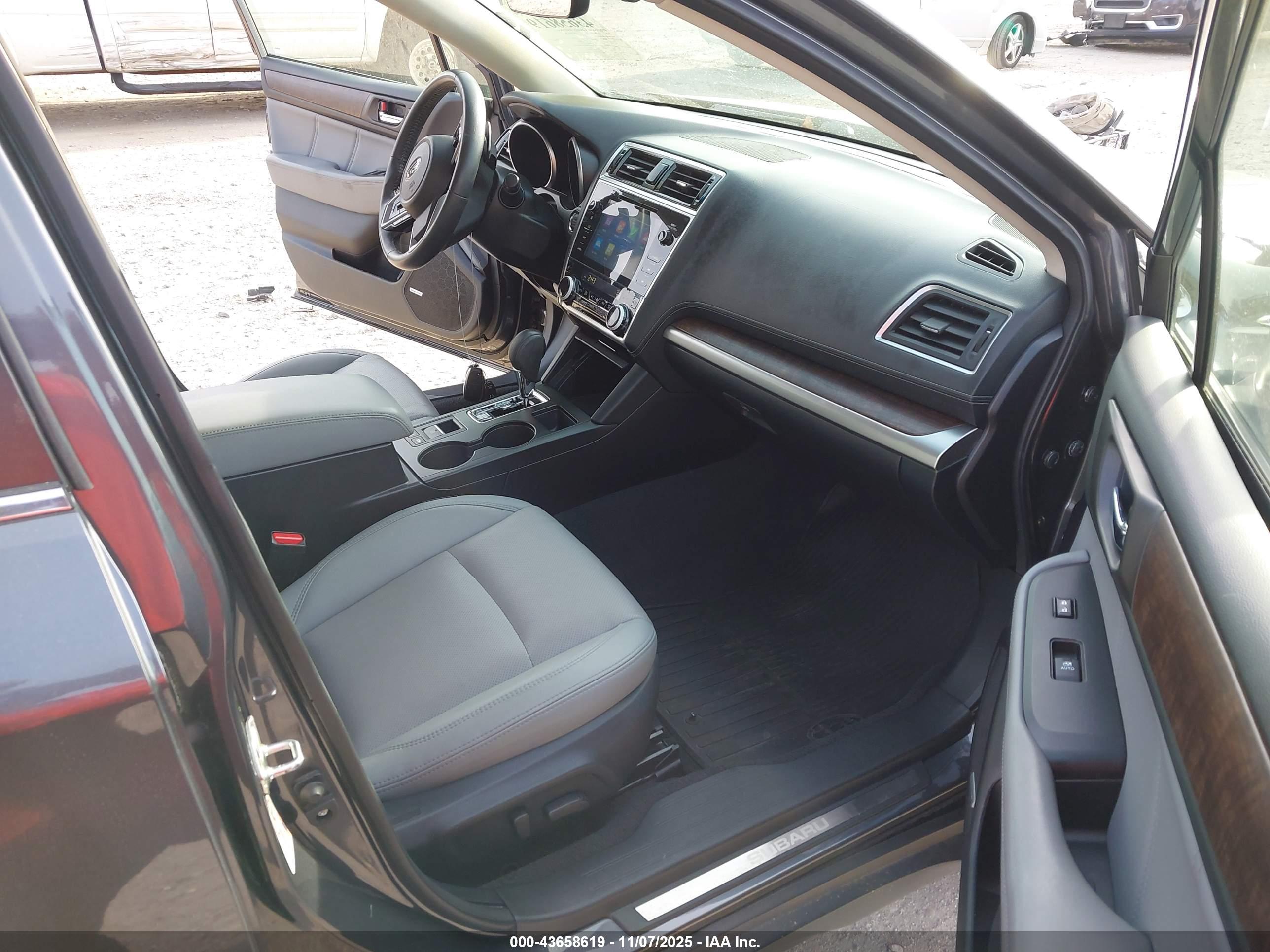 SUBARU OUTBACK image 5