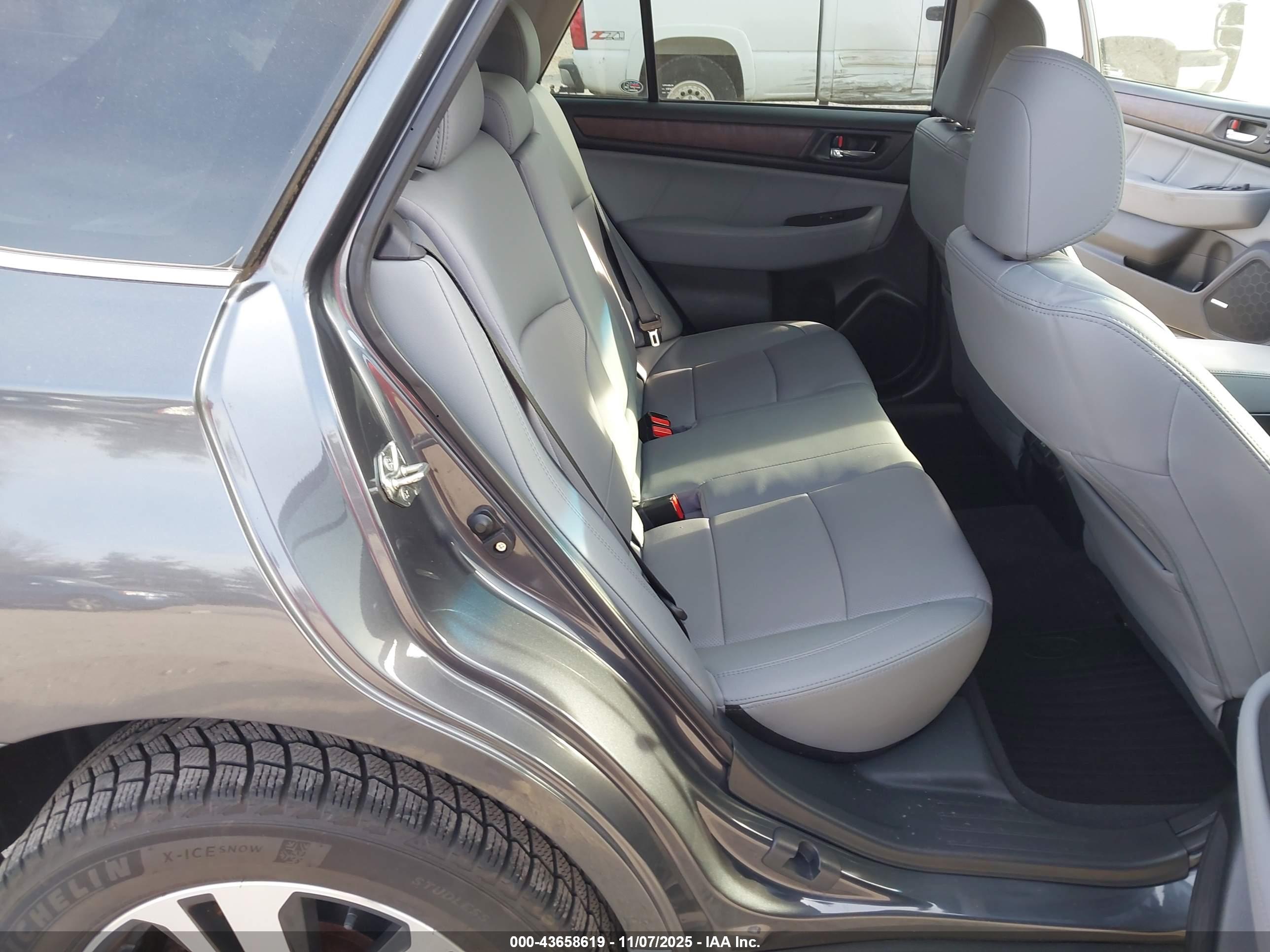 SUBARU OUTBACK image 8