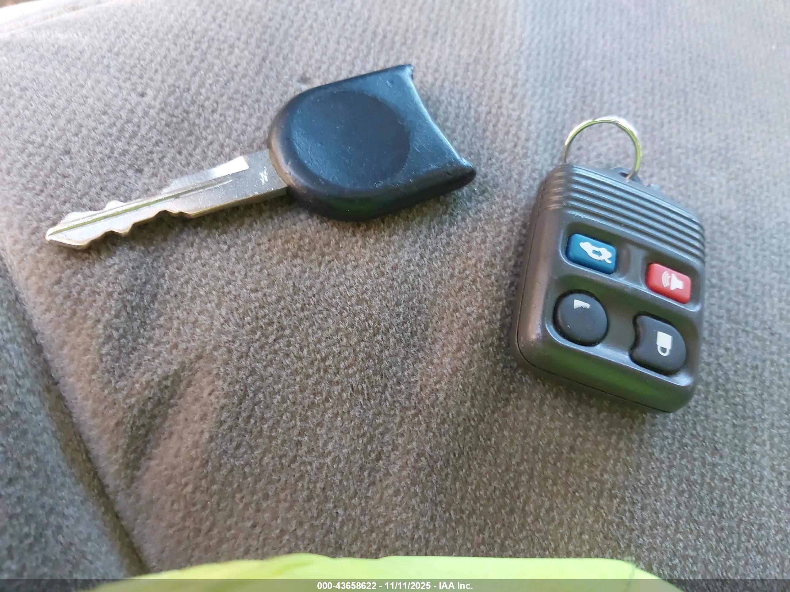 FORD CROWN image 11