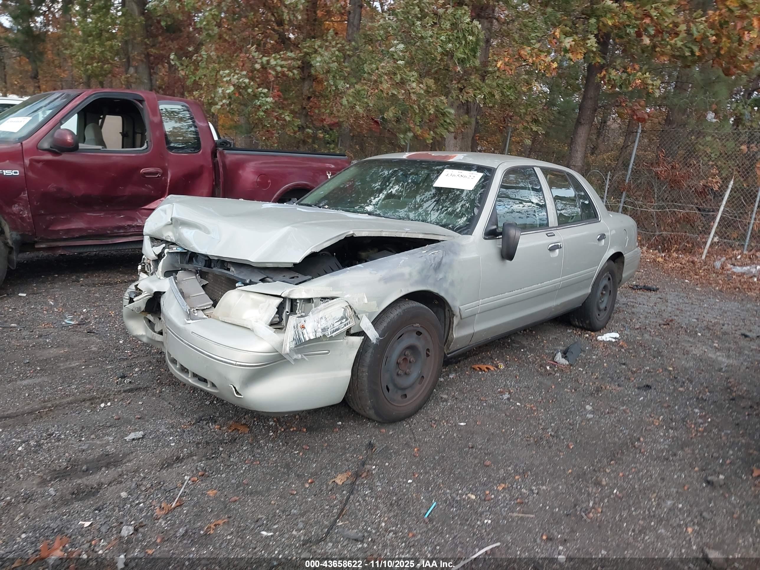 FORD CROWN image 2