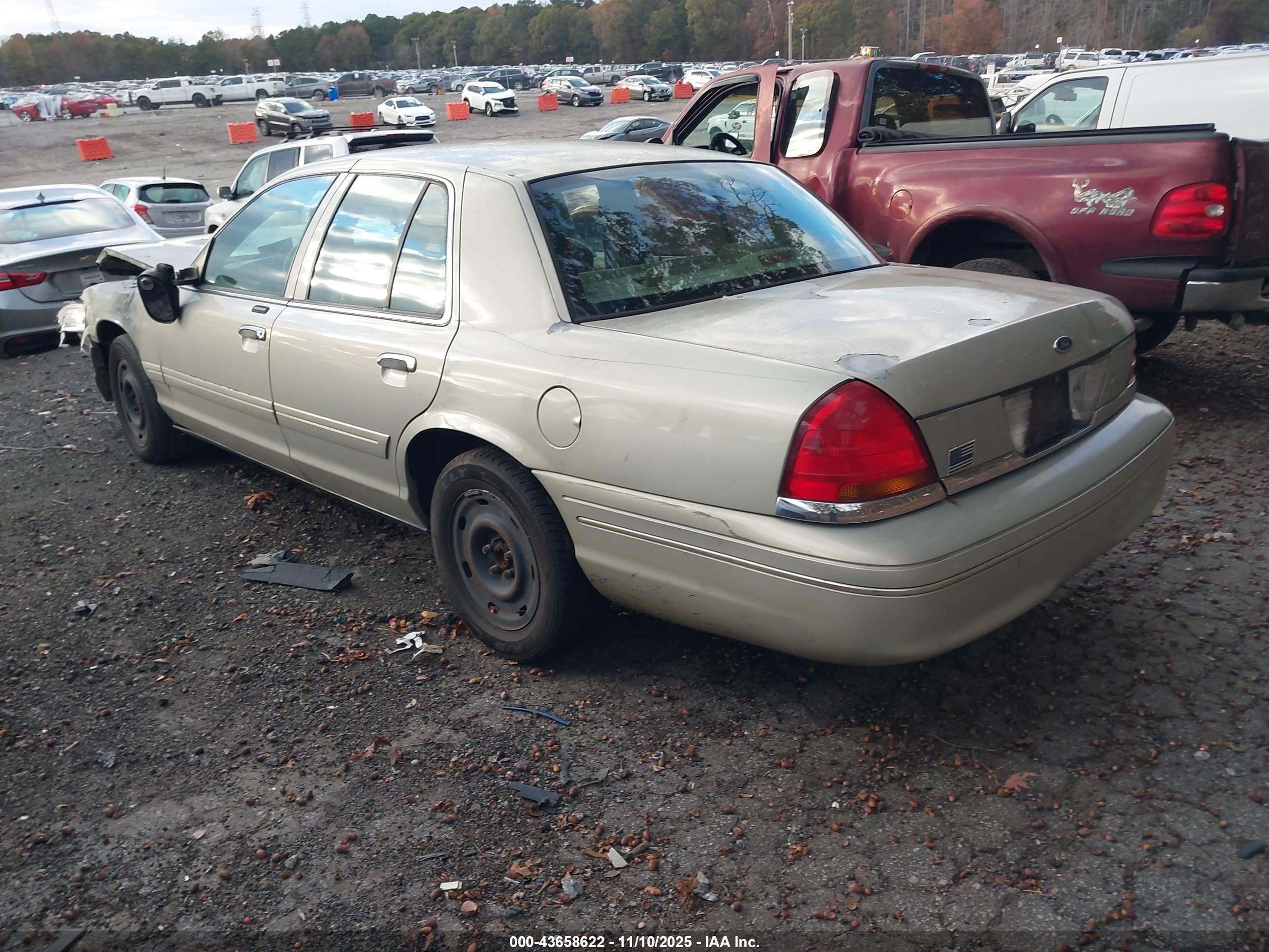 FORD CROWN image 3