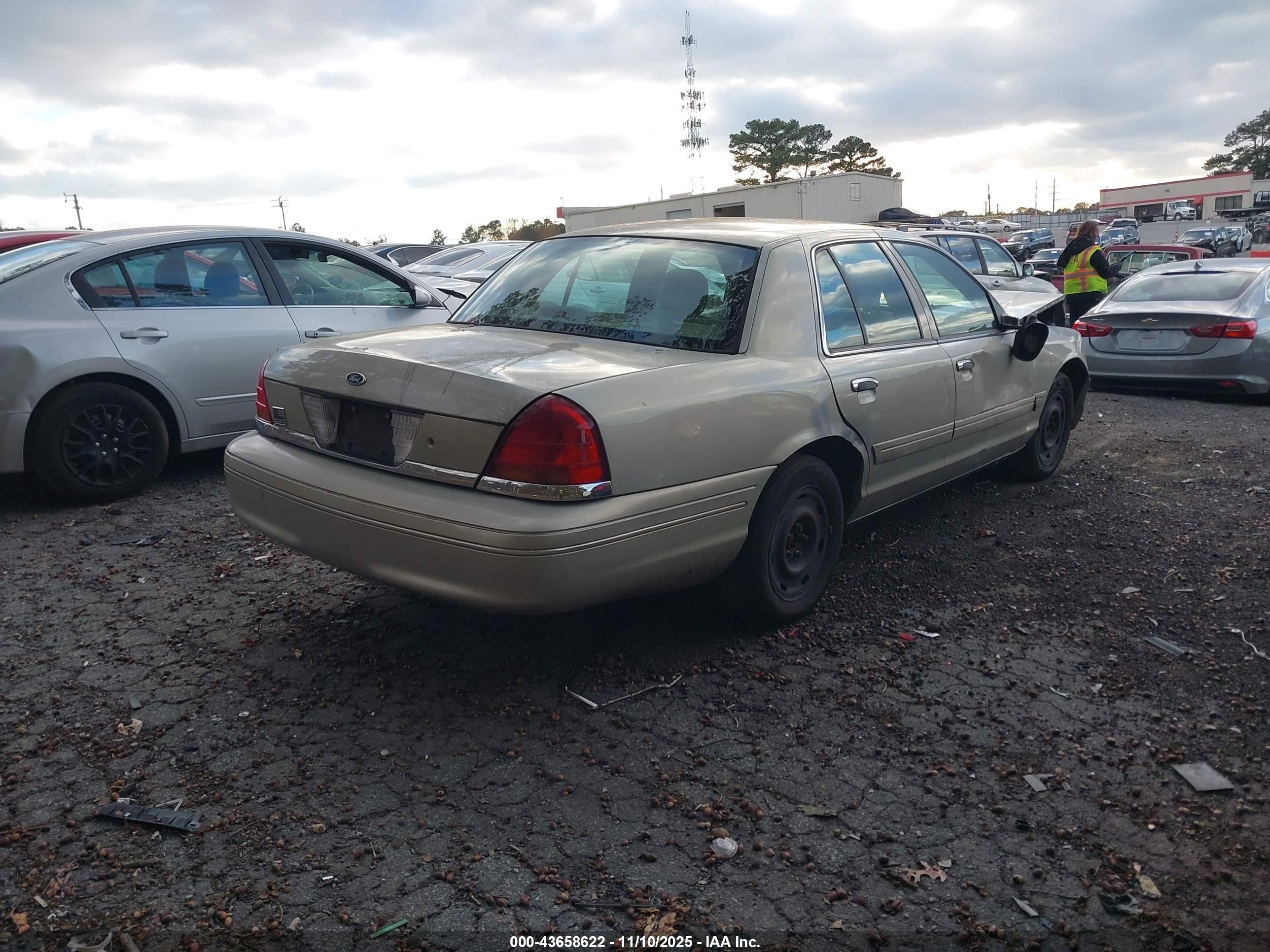 FORD CROWN image 4