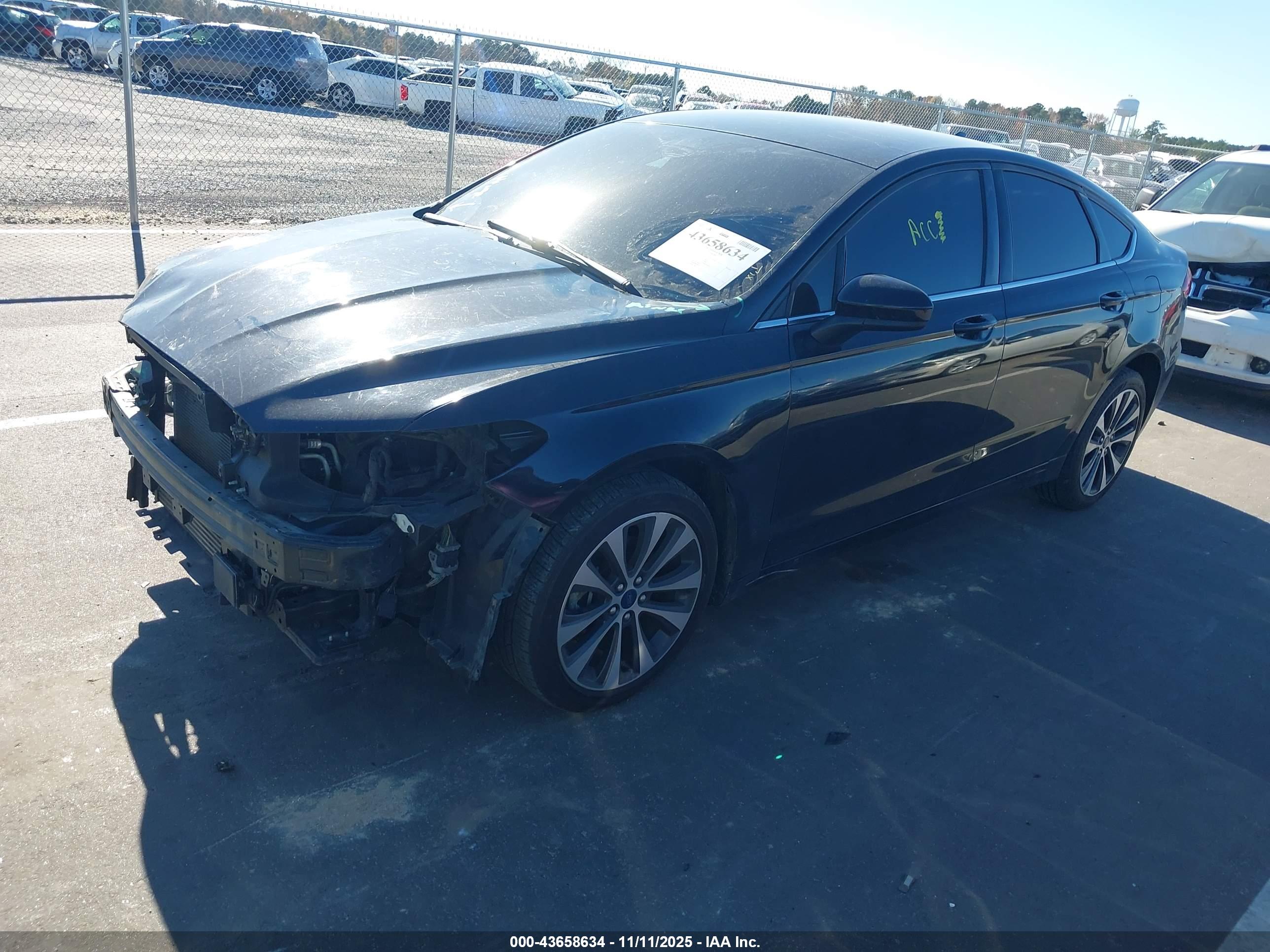 FORD FUSION image 2