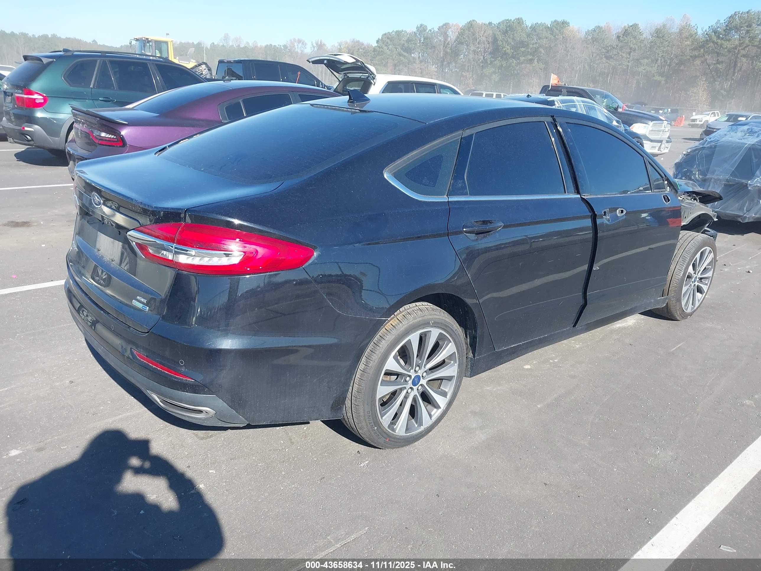 FORD FUSION image 4