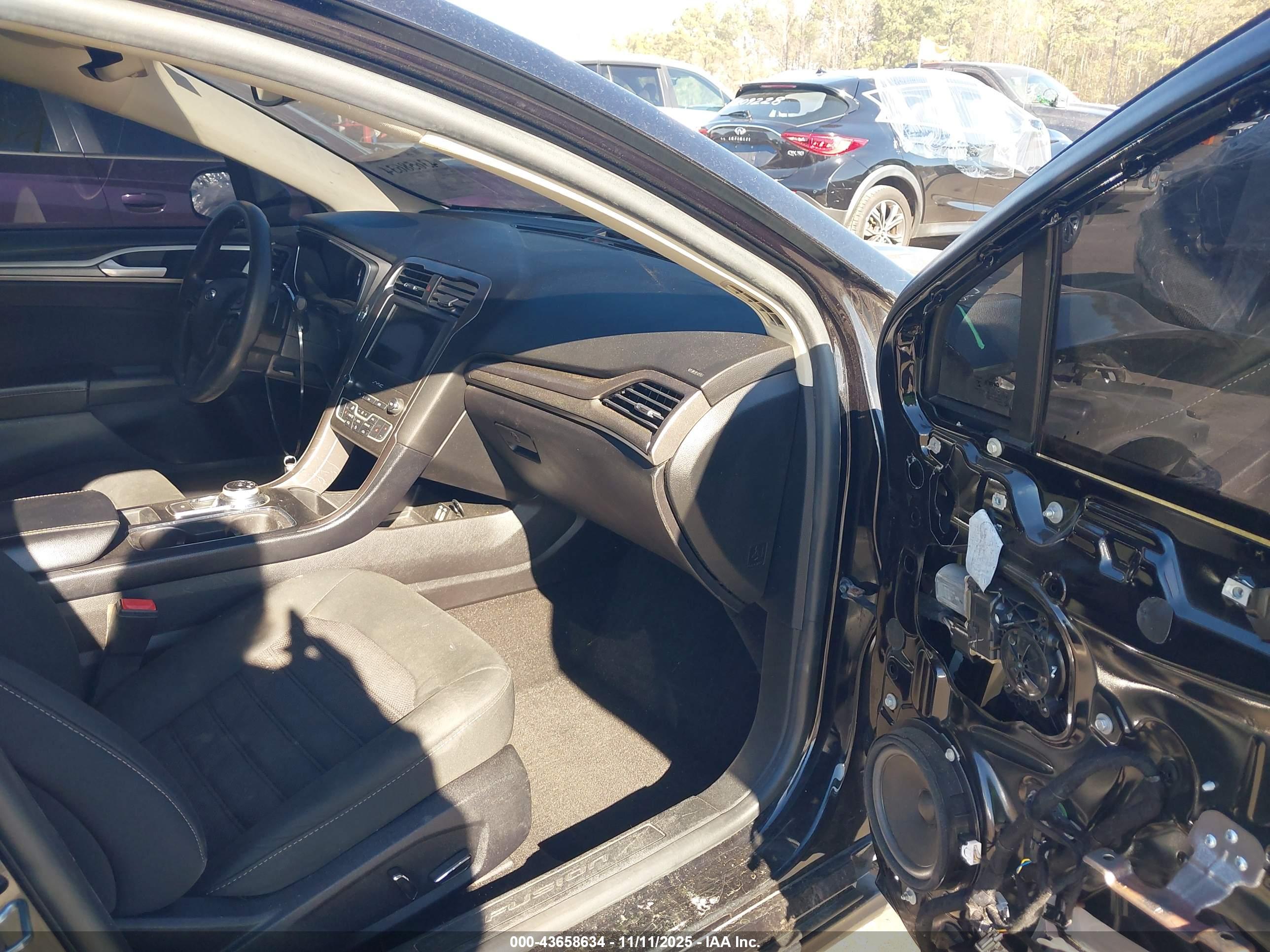 FORD FUSION image 5