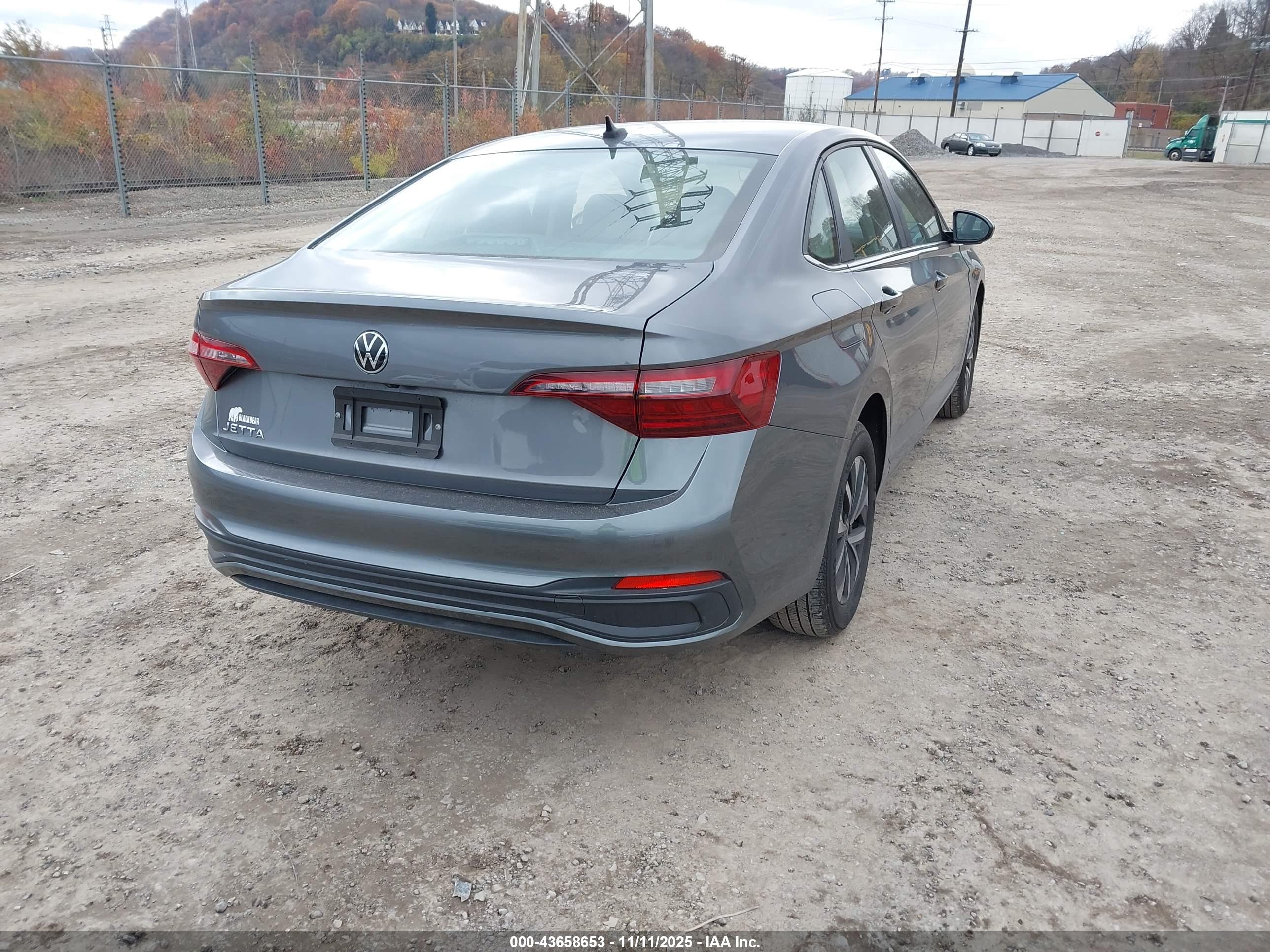VOLKSWAGEN JETTA image 4