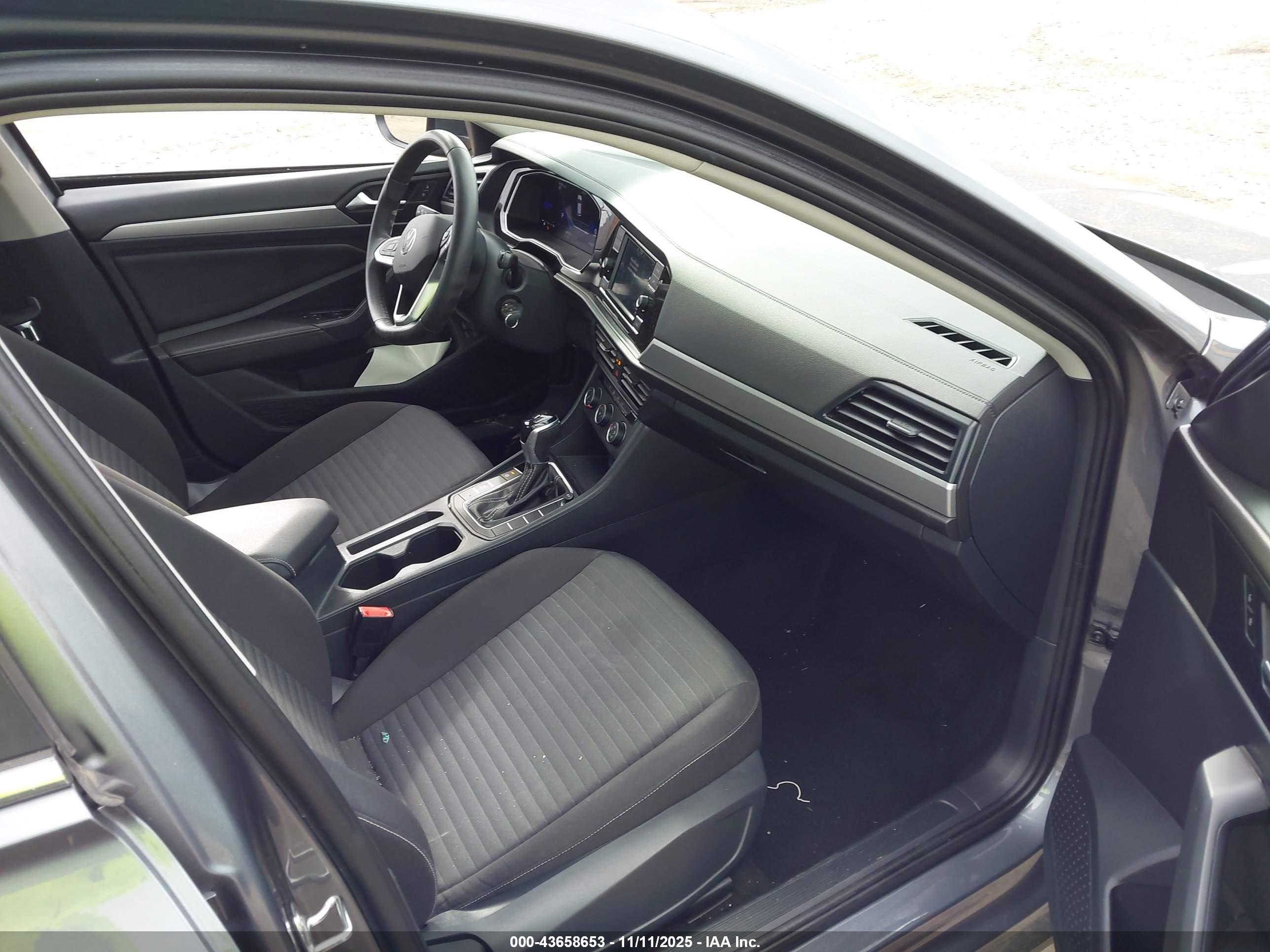 VOLKSWAGEN JETTA image 5