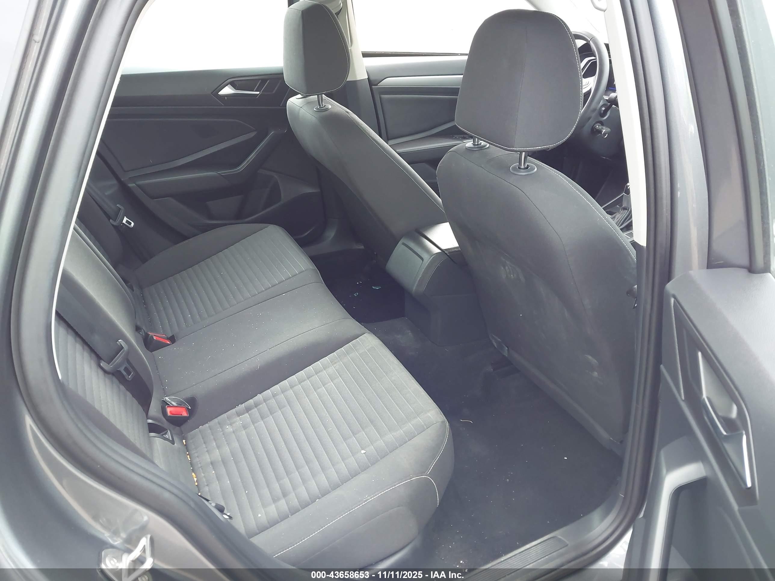 VOLKSWAGEN JETTA image 8