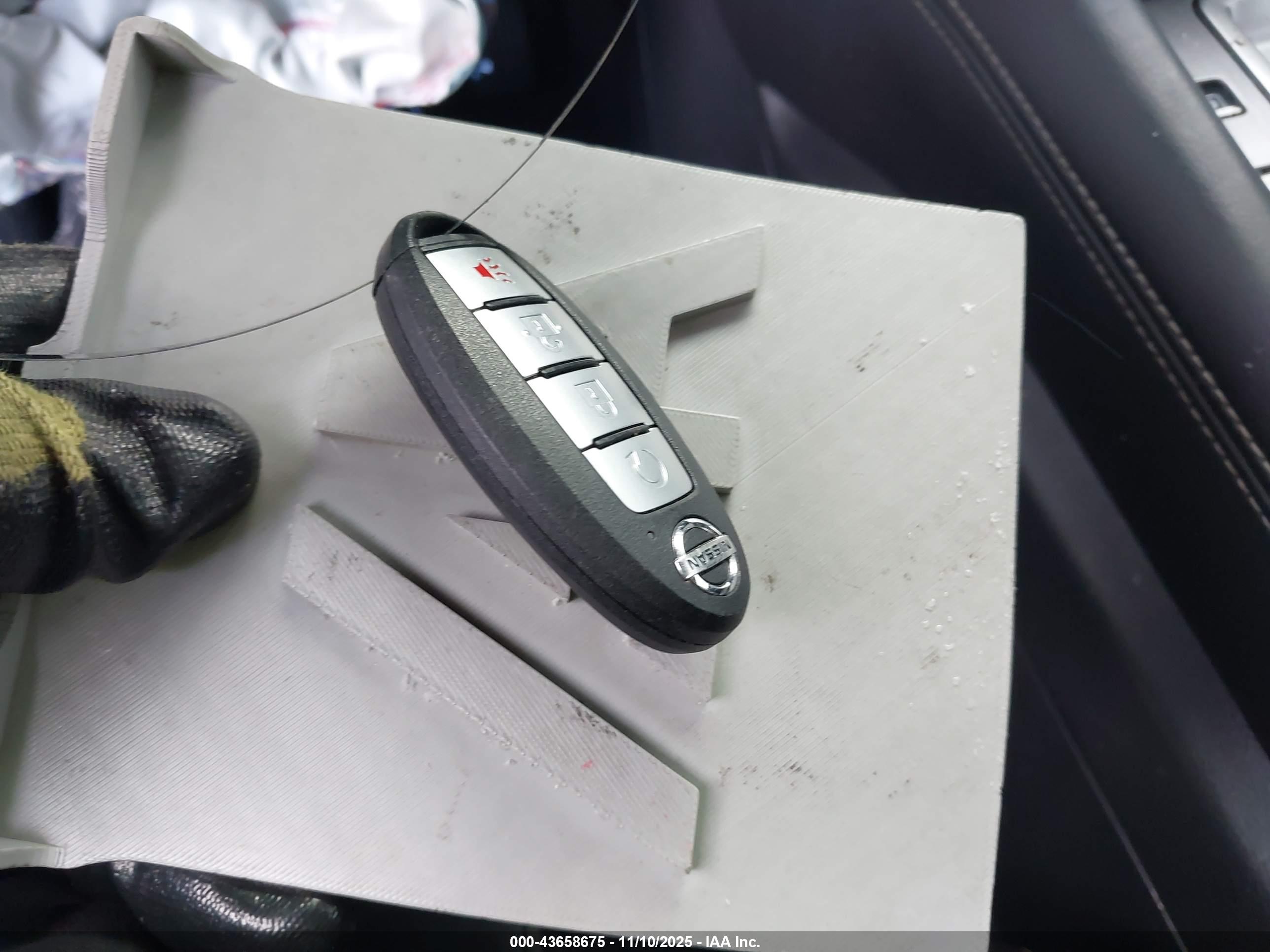 NISSAN MURANO image 11