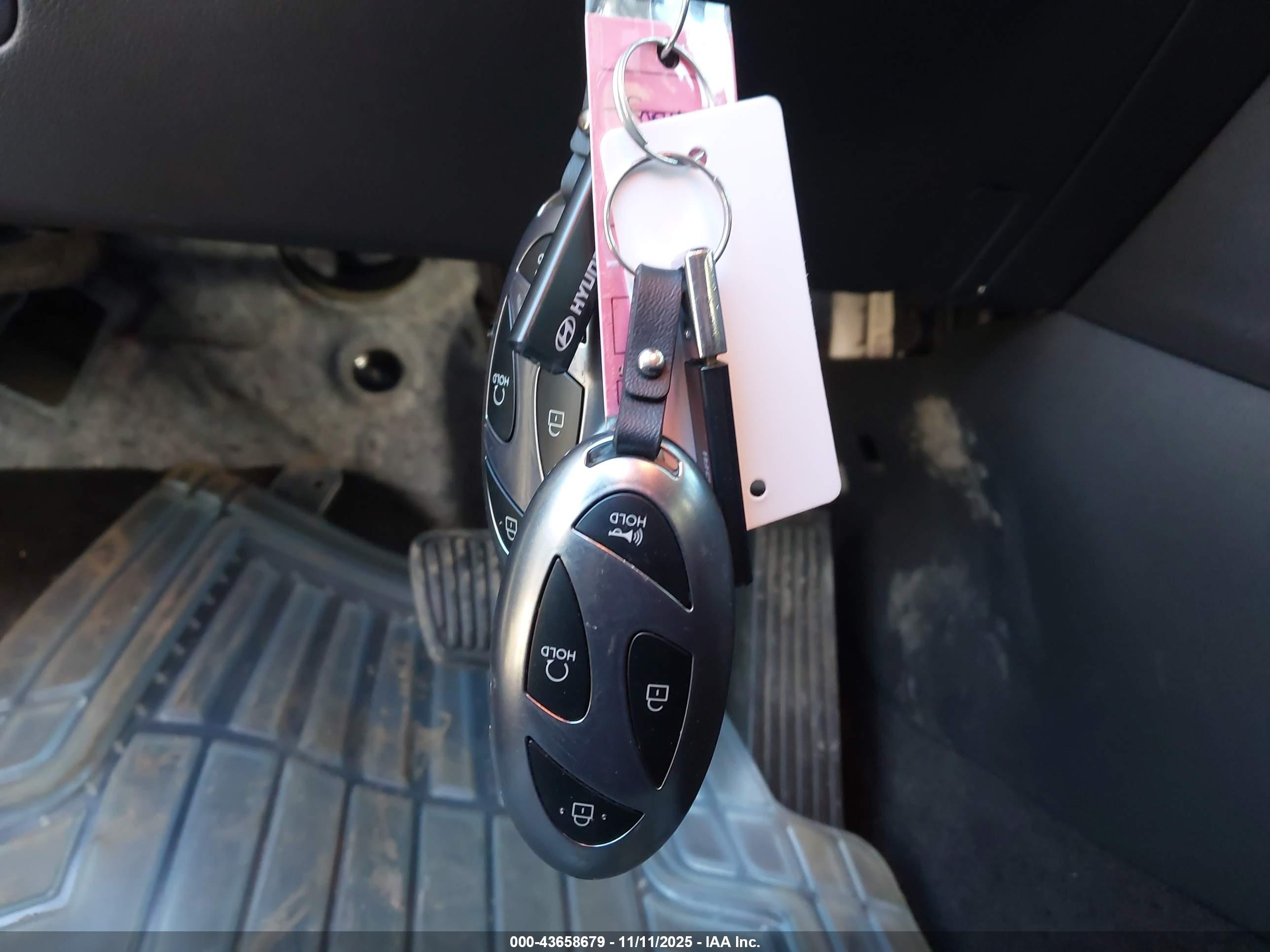 HYUNDAI TUCSON image 11