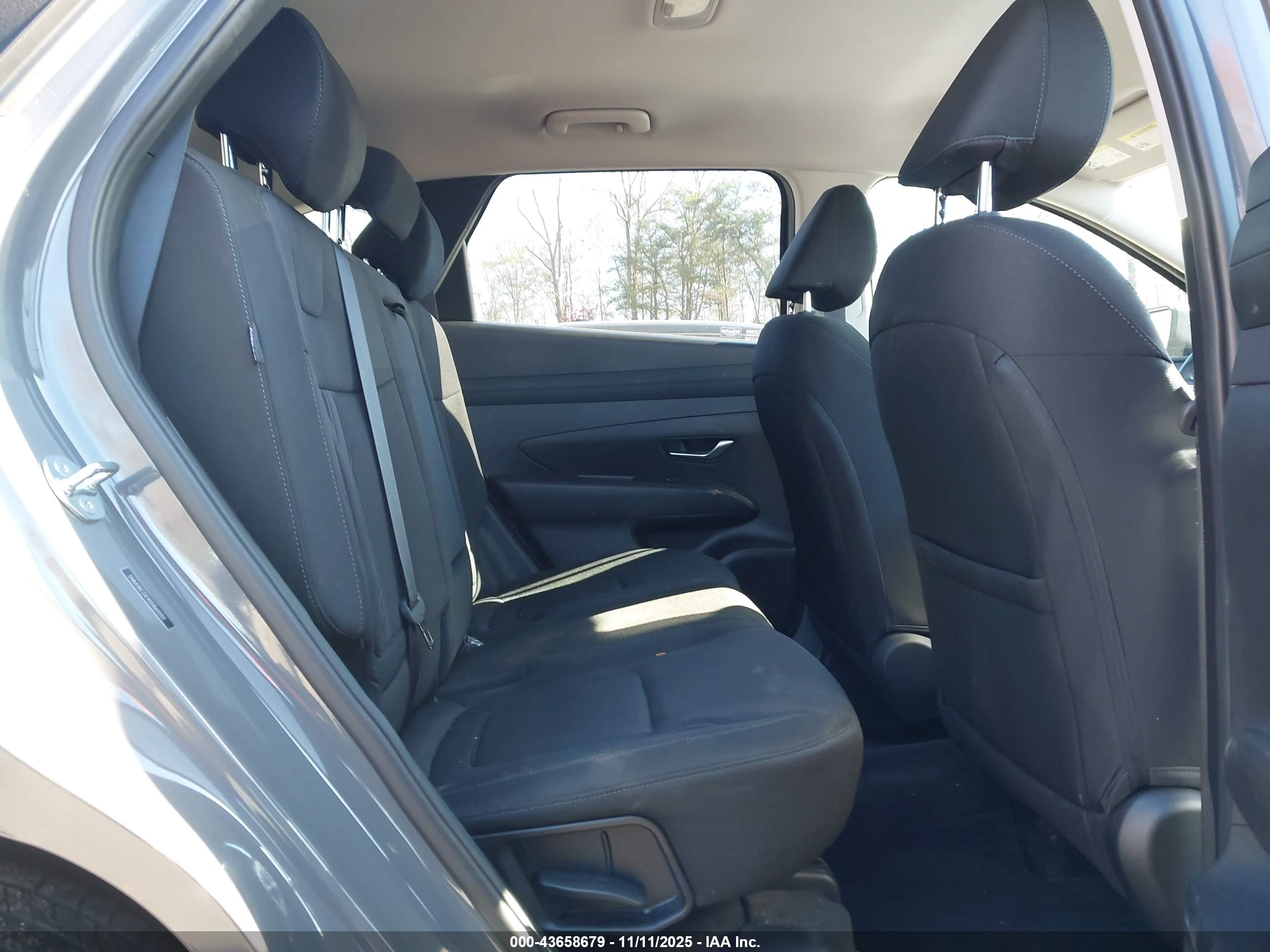 HYUNDAI TUCSON image 8