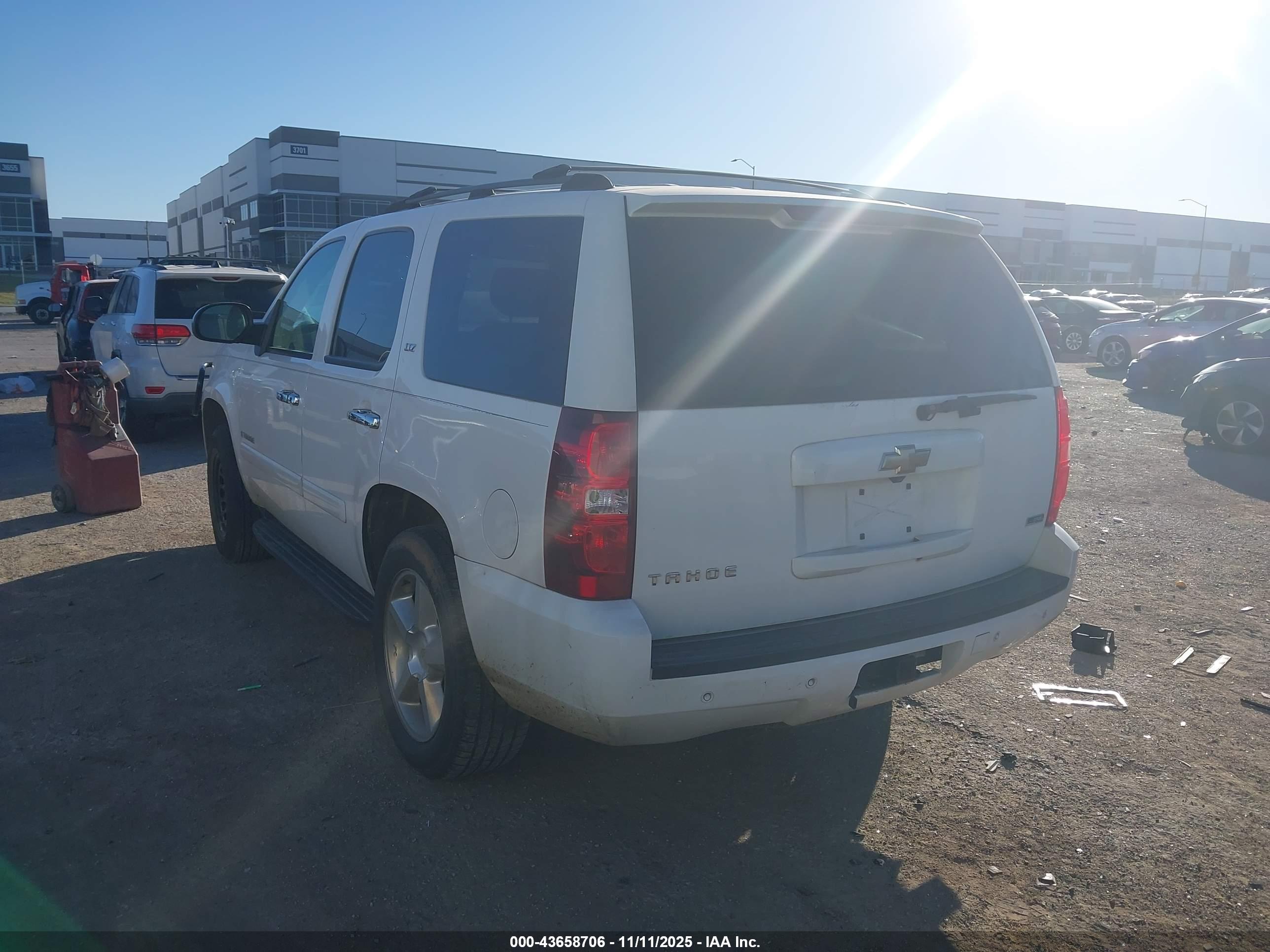 CHEVROLET TAHOE image 3