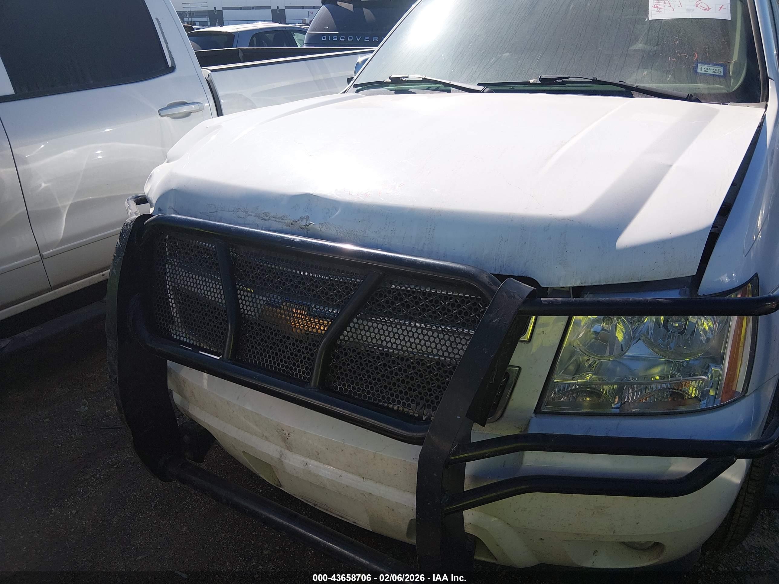 CHEVROLET TAHOE image 6