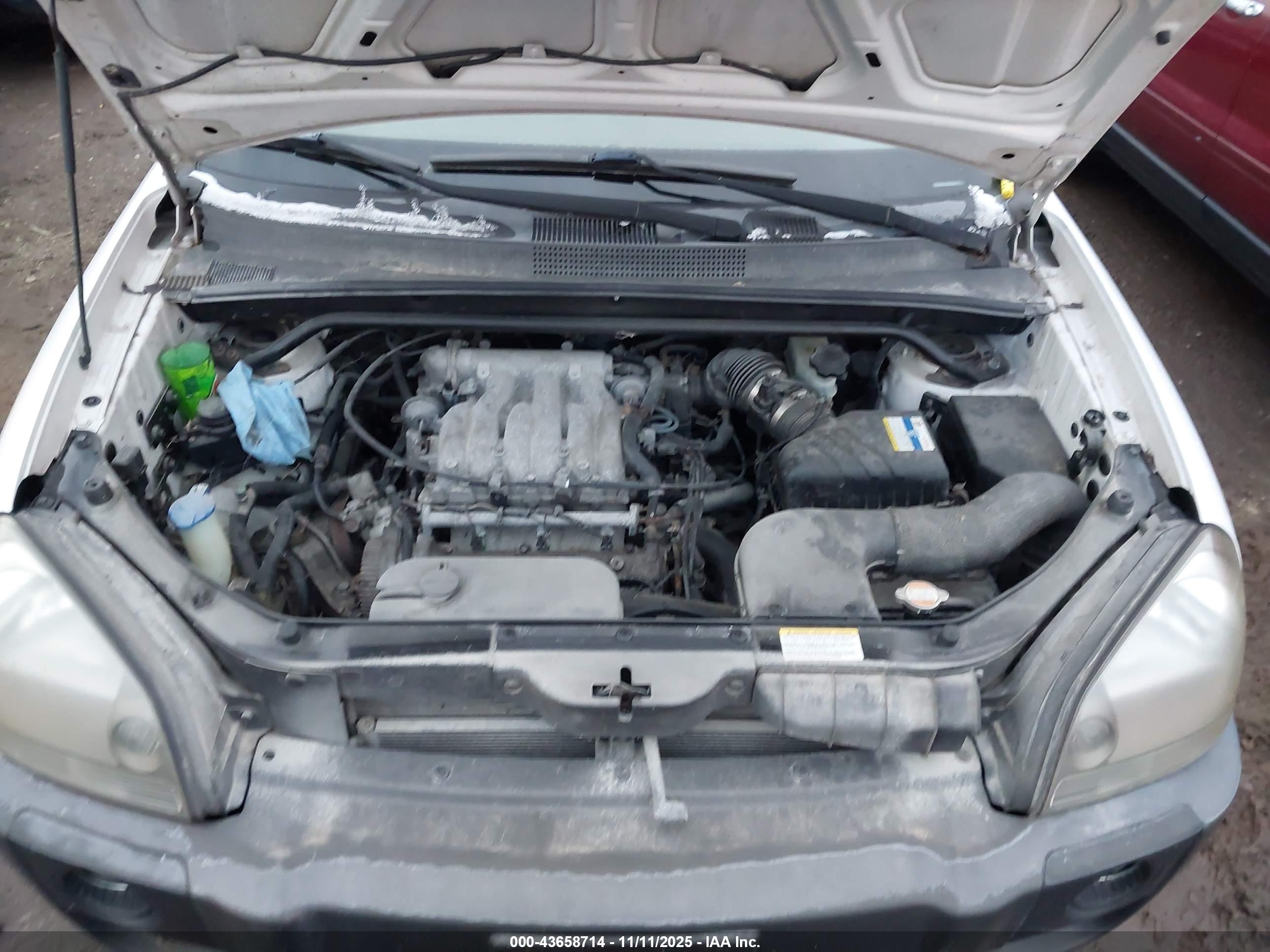 HYUNDAI TUCSON image 10