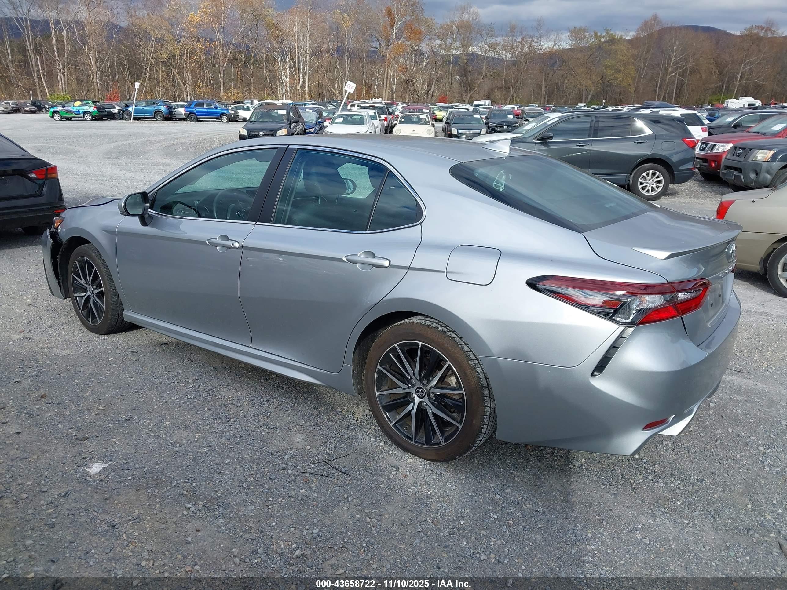 TOYOTA CAMRY image 3