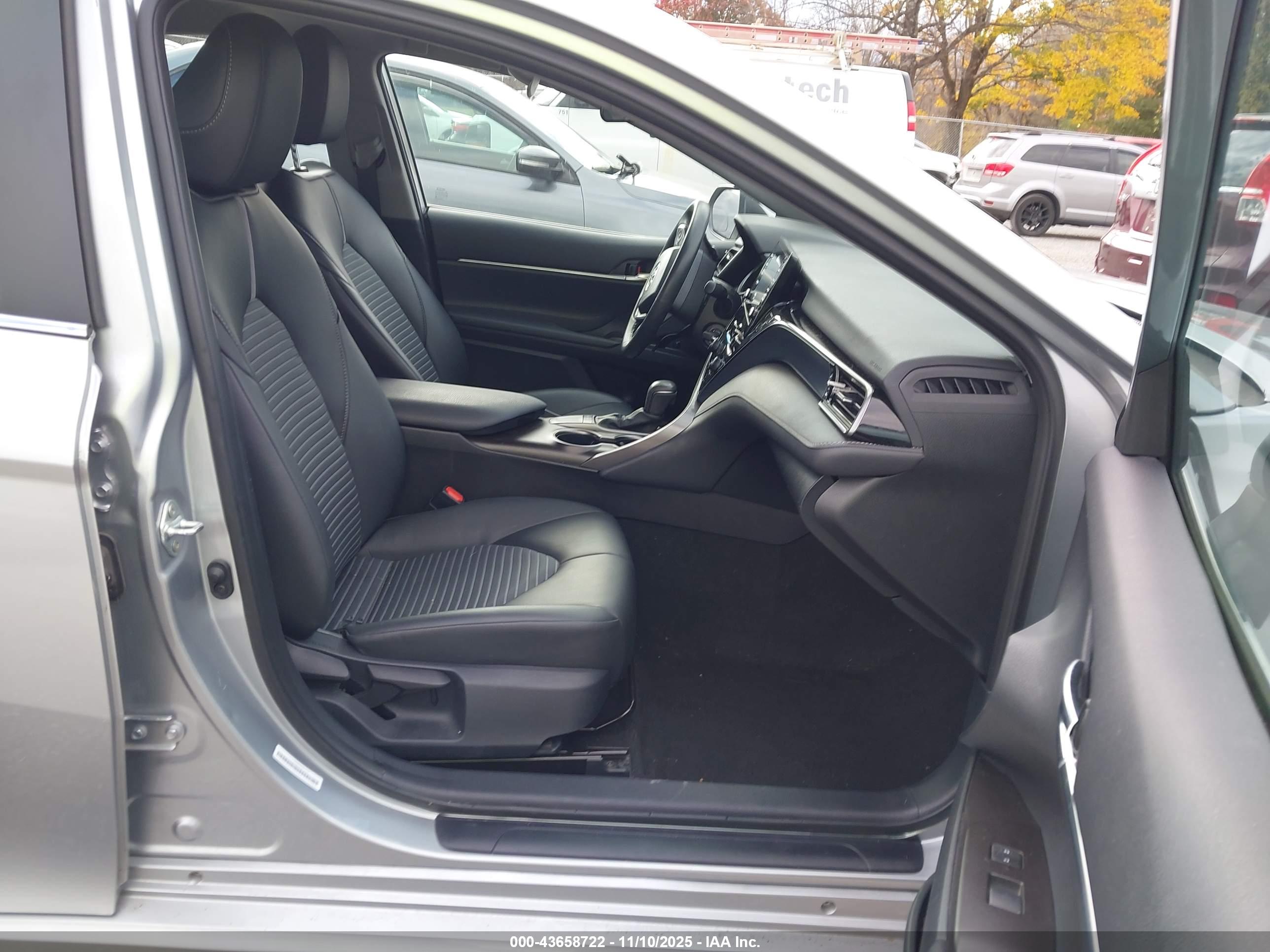 TOYOTA CAMRY image 5
