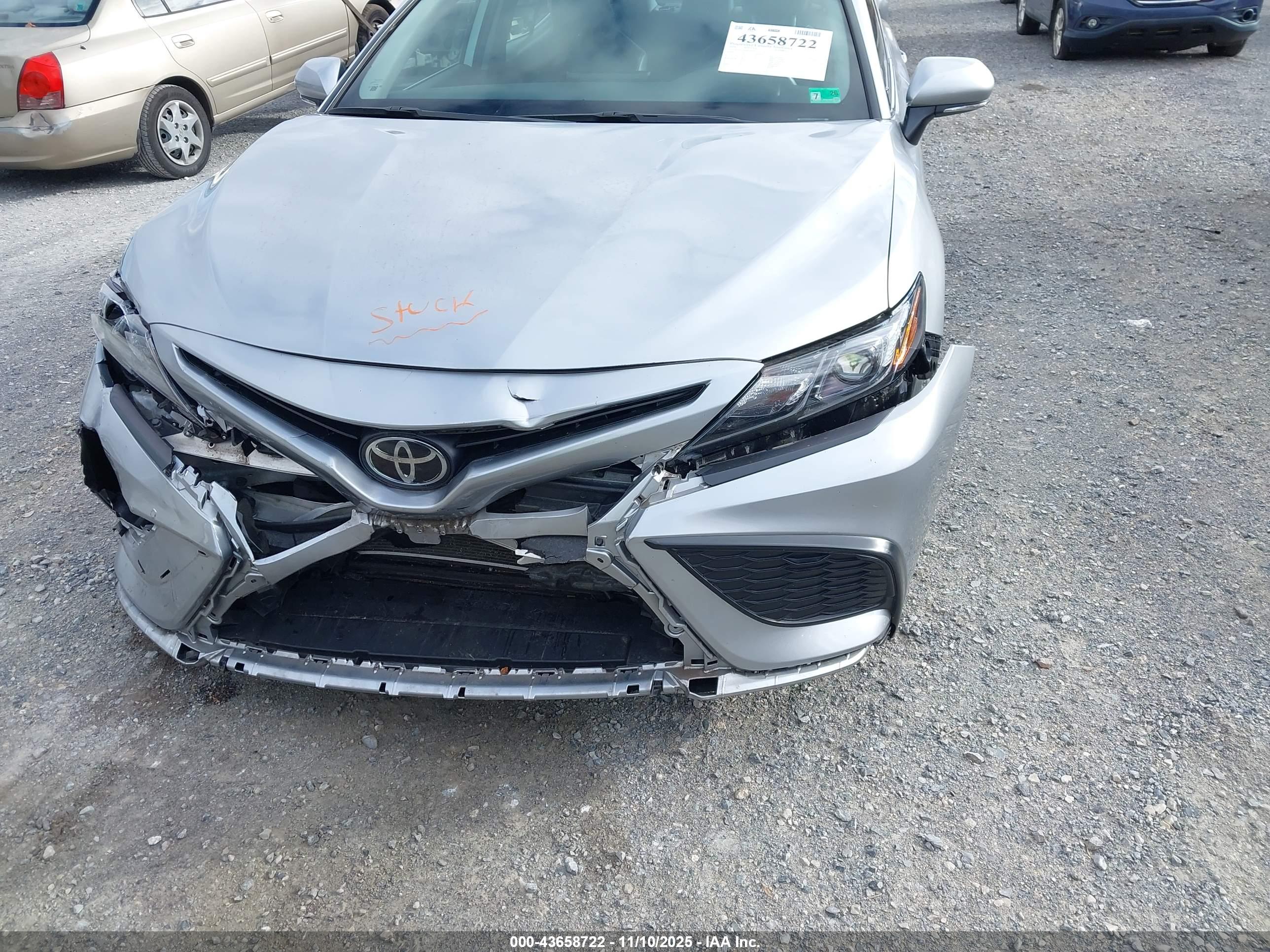 TOYOTA CAMRY image 6
