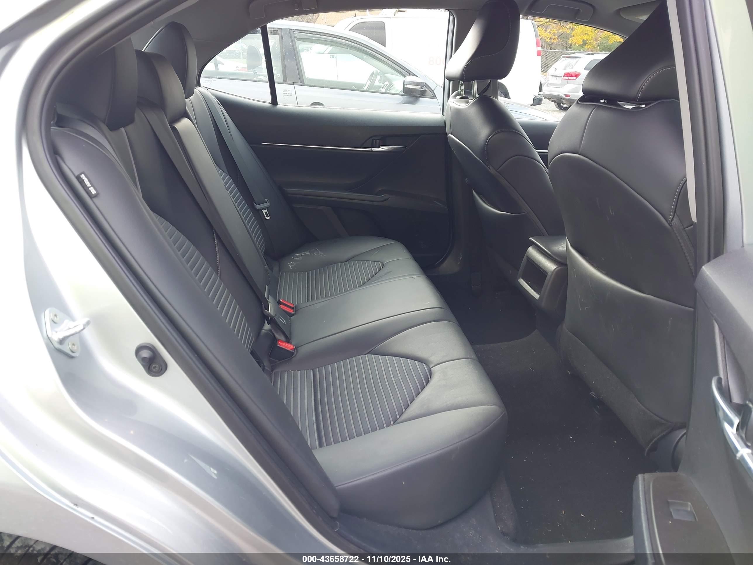 TOYOTA CAMRY image 8
